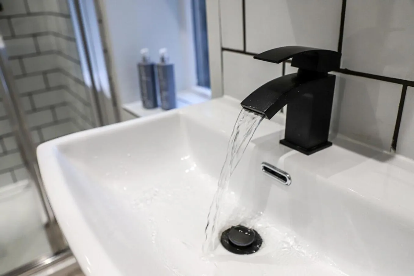 New- Modern 2br Apt Wifi Sleep5 City Centre