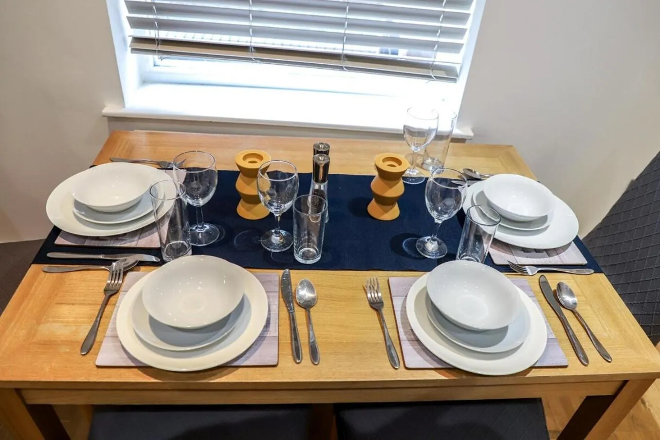 New- Modern 2br Apt Wifi Sleep5 City Centre