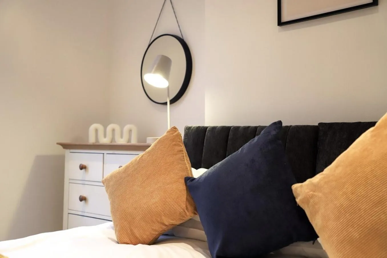 New- Modern 2br Apt Wifi Sleep5 City Centre