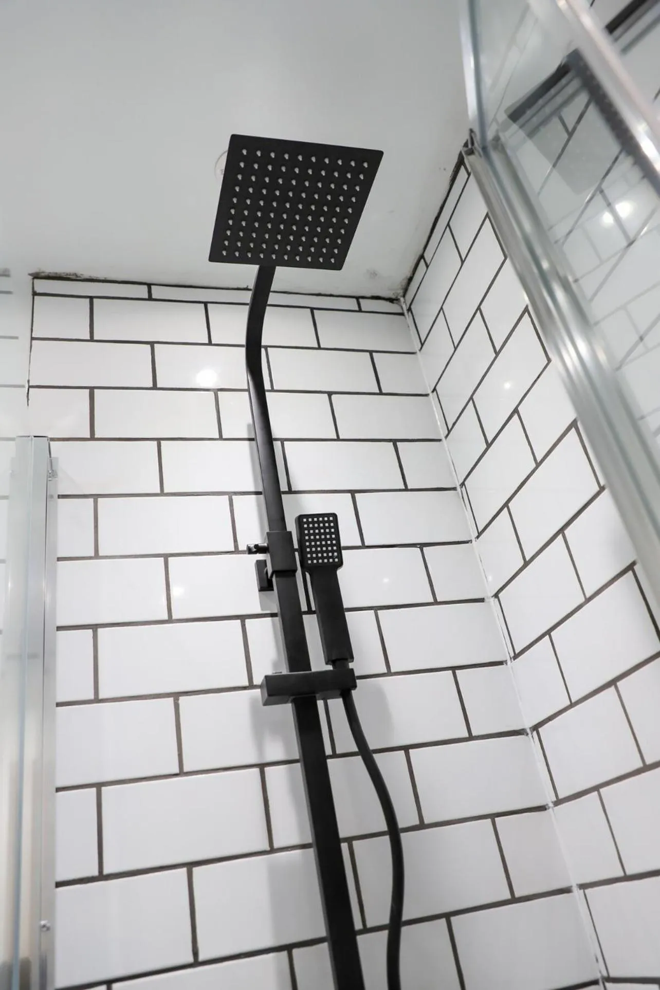 New- Modern 2br Apt Wifi Sleep5 City Centre