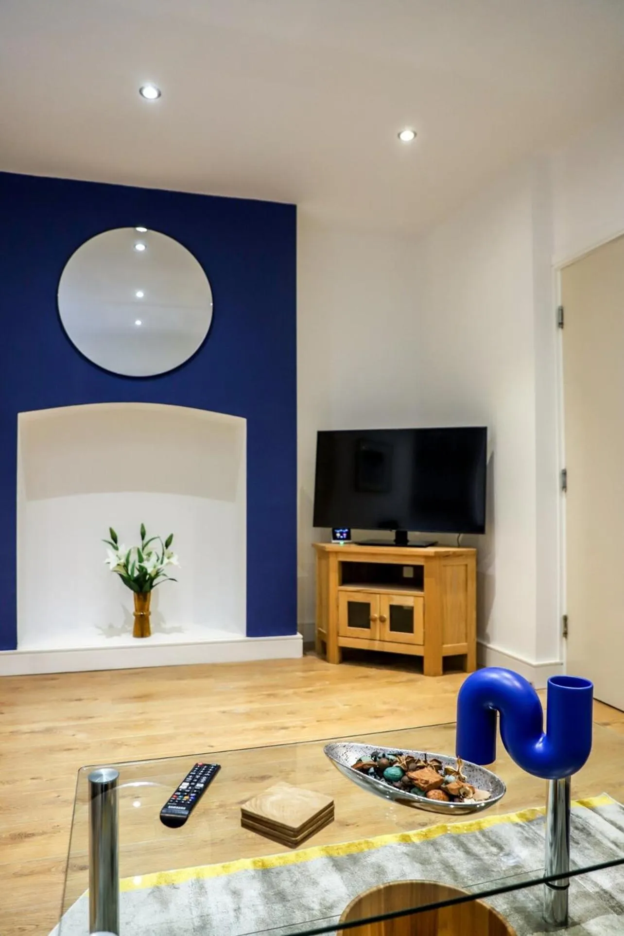 New- Modern 2br Apt Wifi Sleep5 City Centre