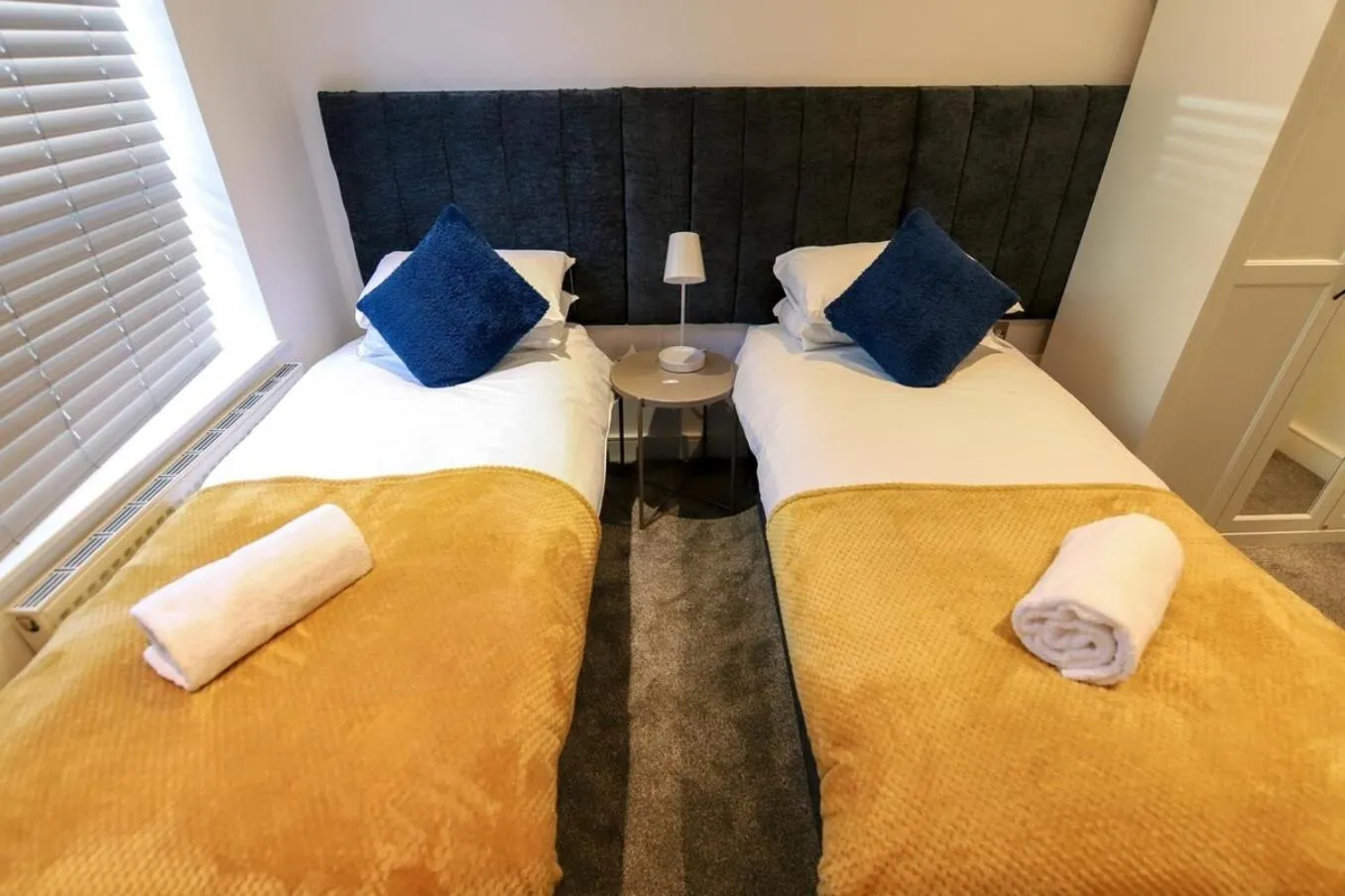 New- Modern 2br Apt Wifi Sleep5 City Centre