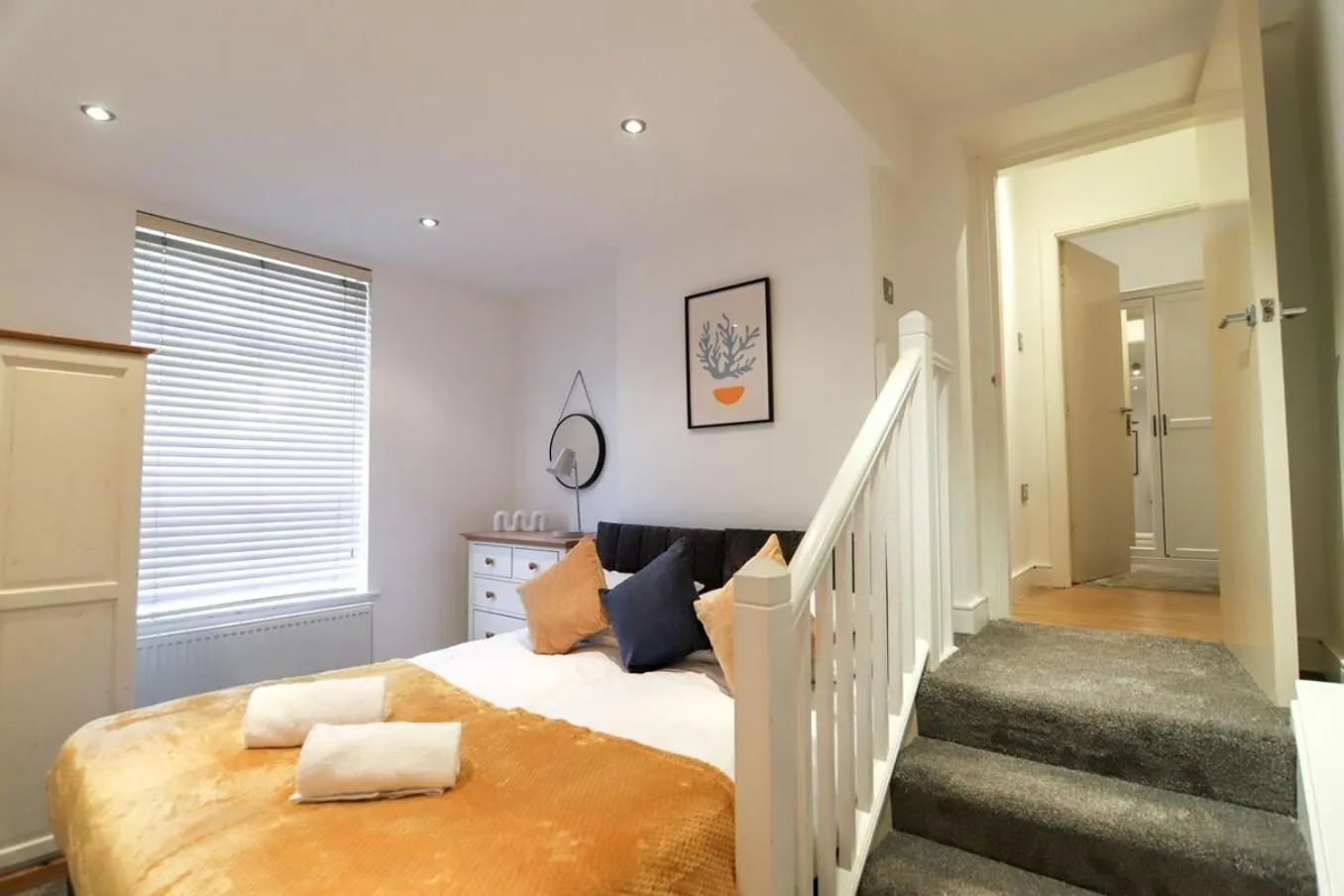 New- Modern 2br Apt Wifi Sleep5 City Centre