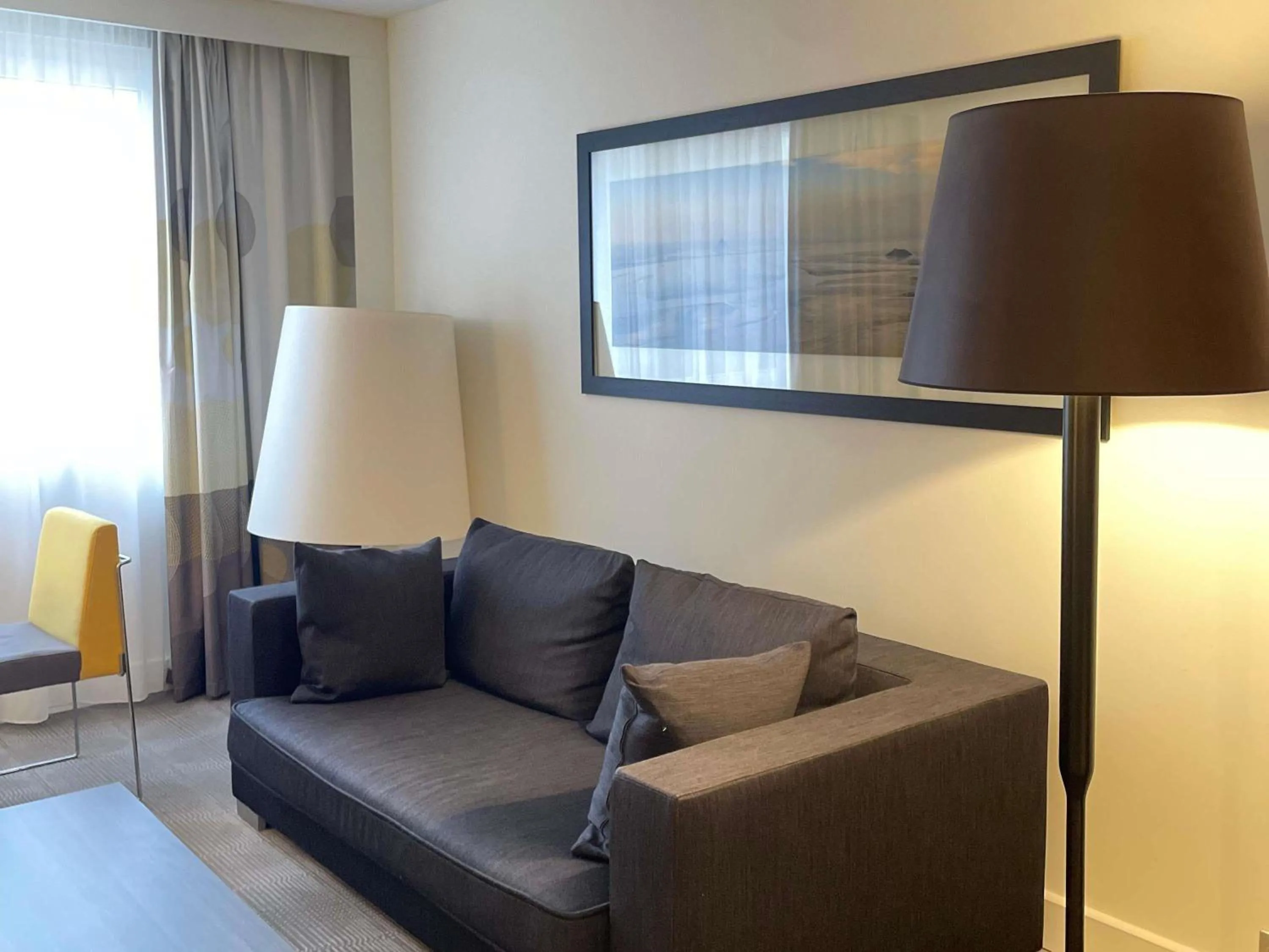 Photo of the whole room in Novotel Saclay