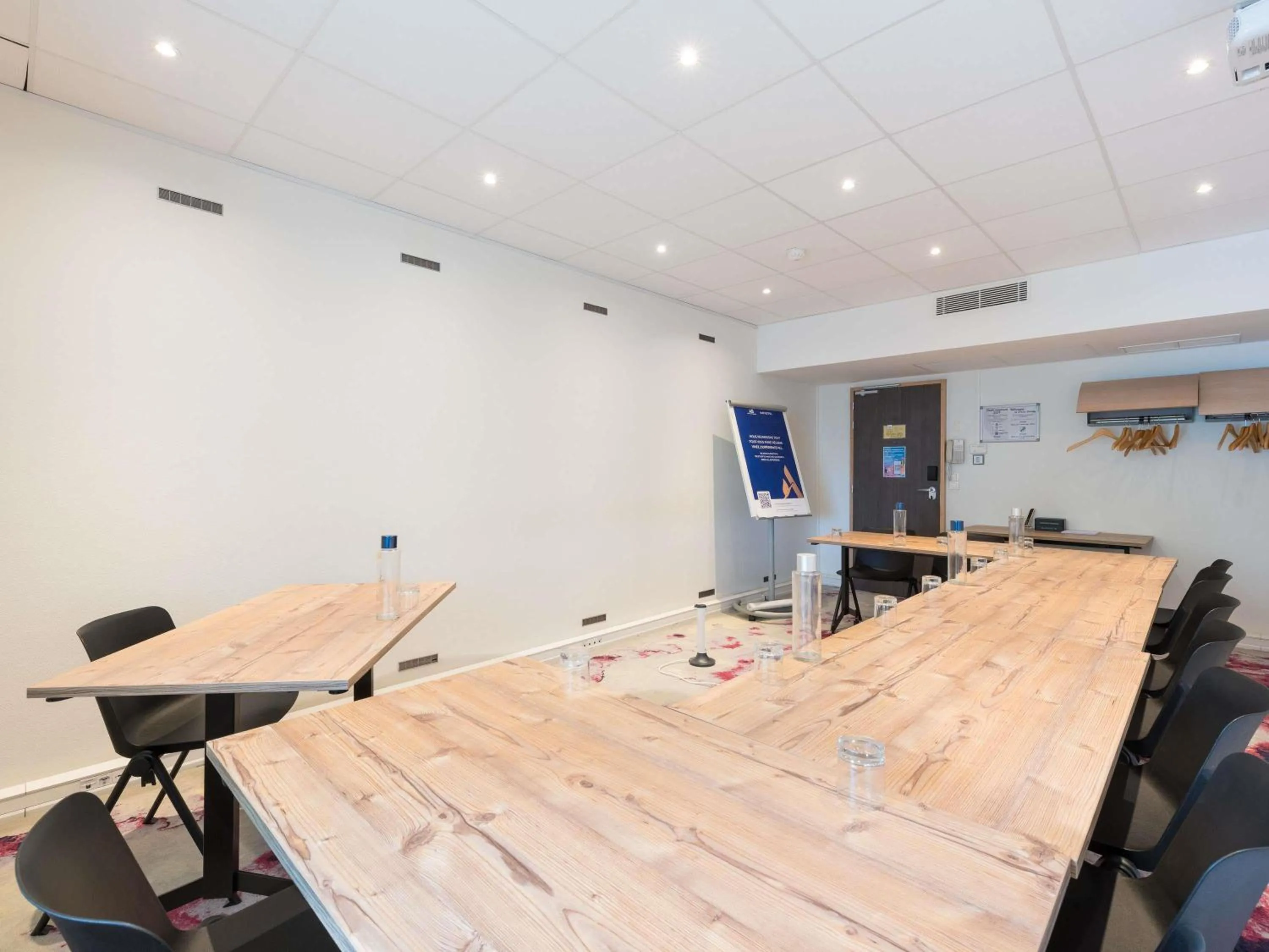 Meeting/conference room in Novotel Saclay