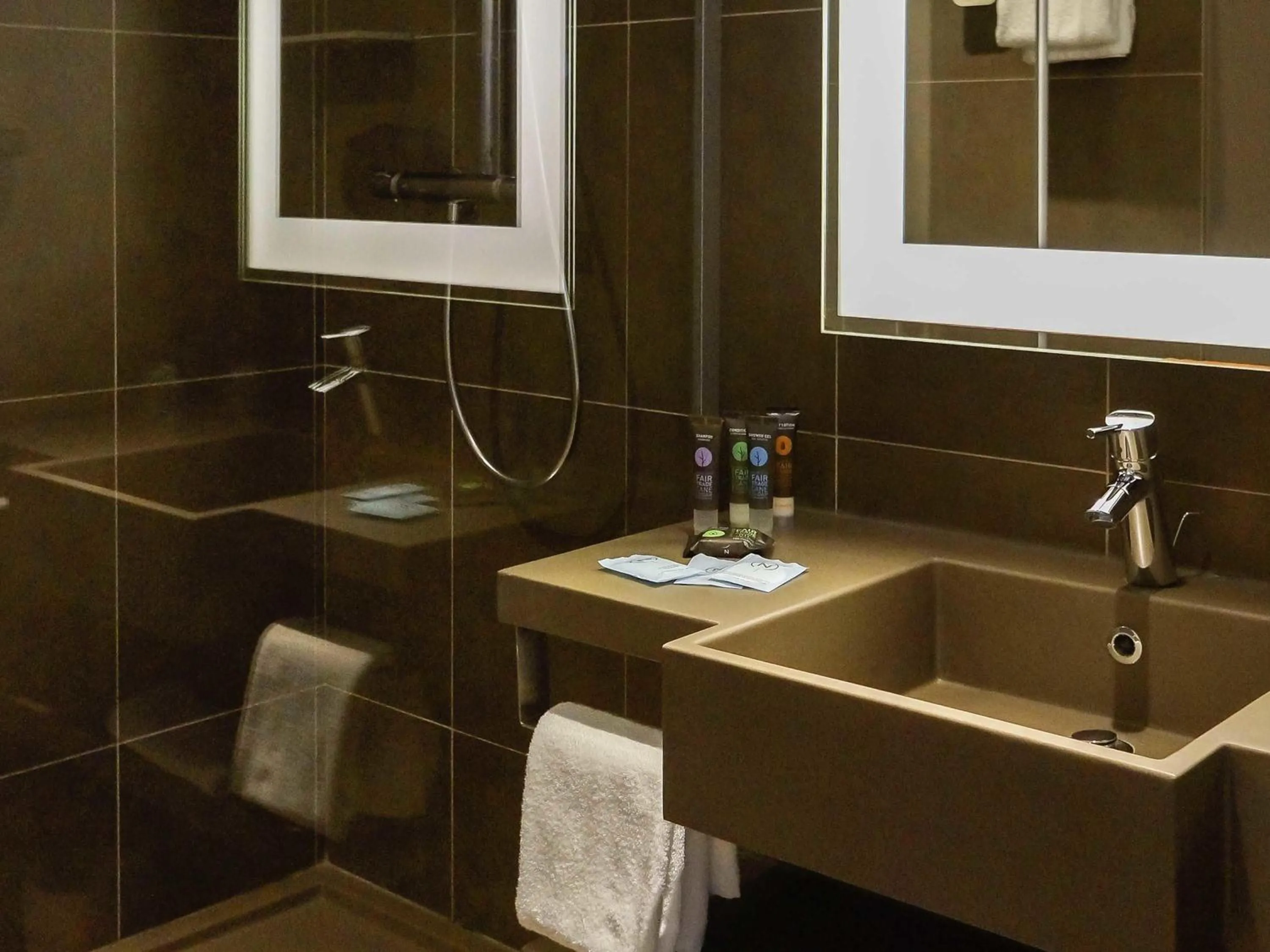 Bedroom in Novotel Saclay