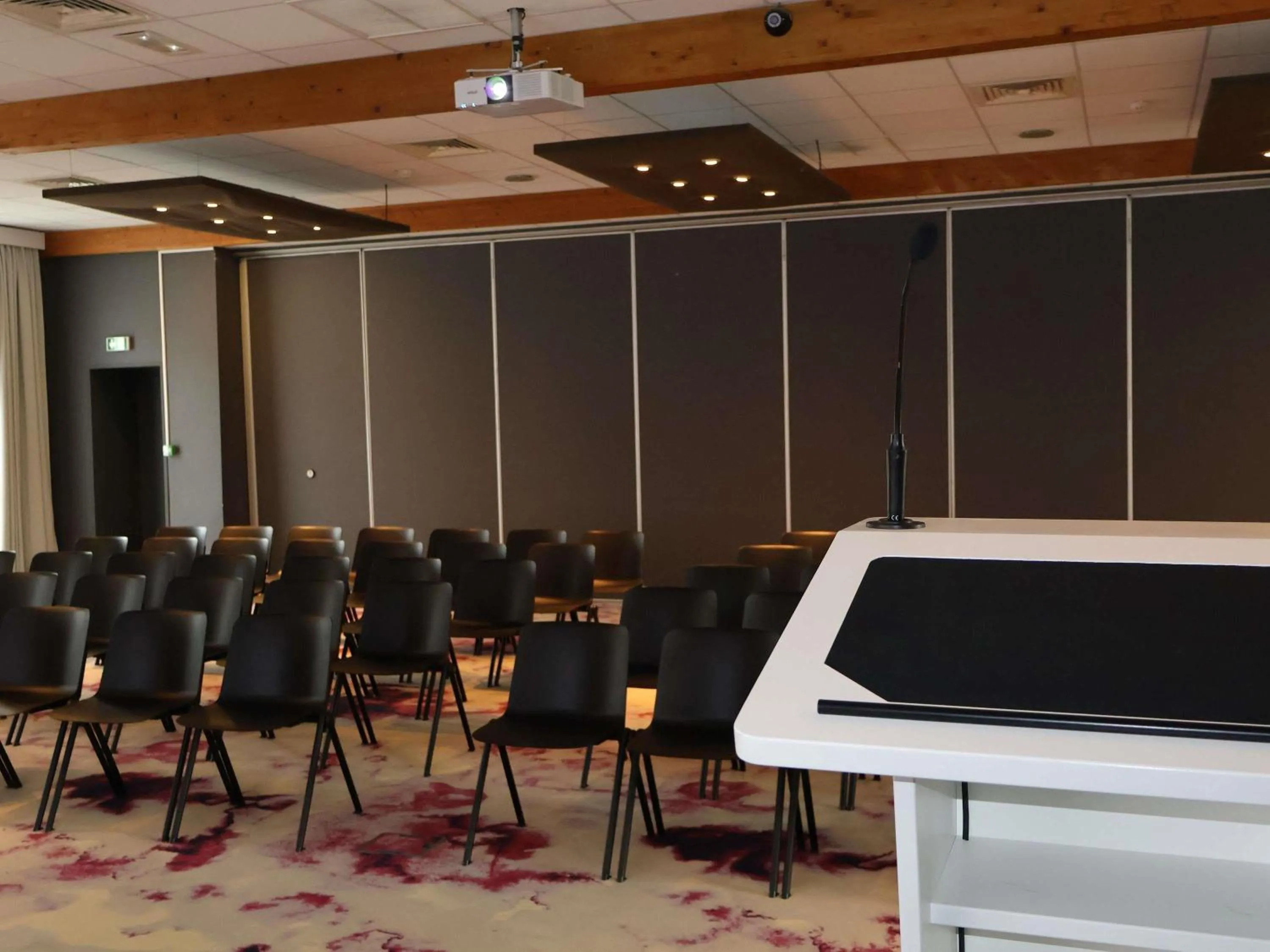 Meeting/conference room in Novotel Saclay