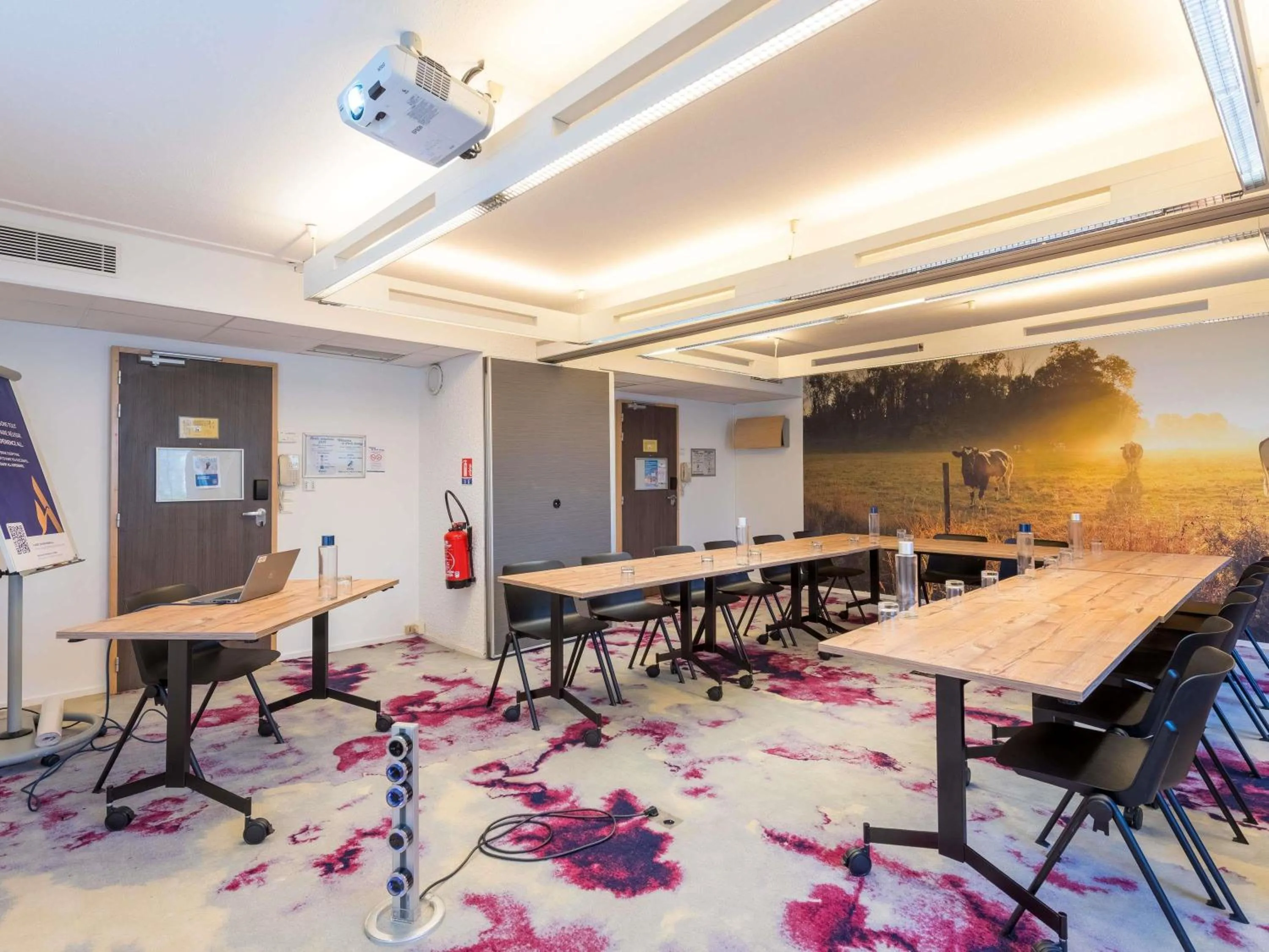 Meeting/conference room in Novotel Saclay