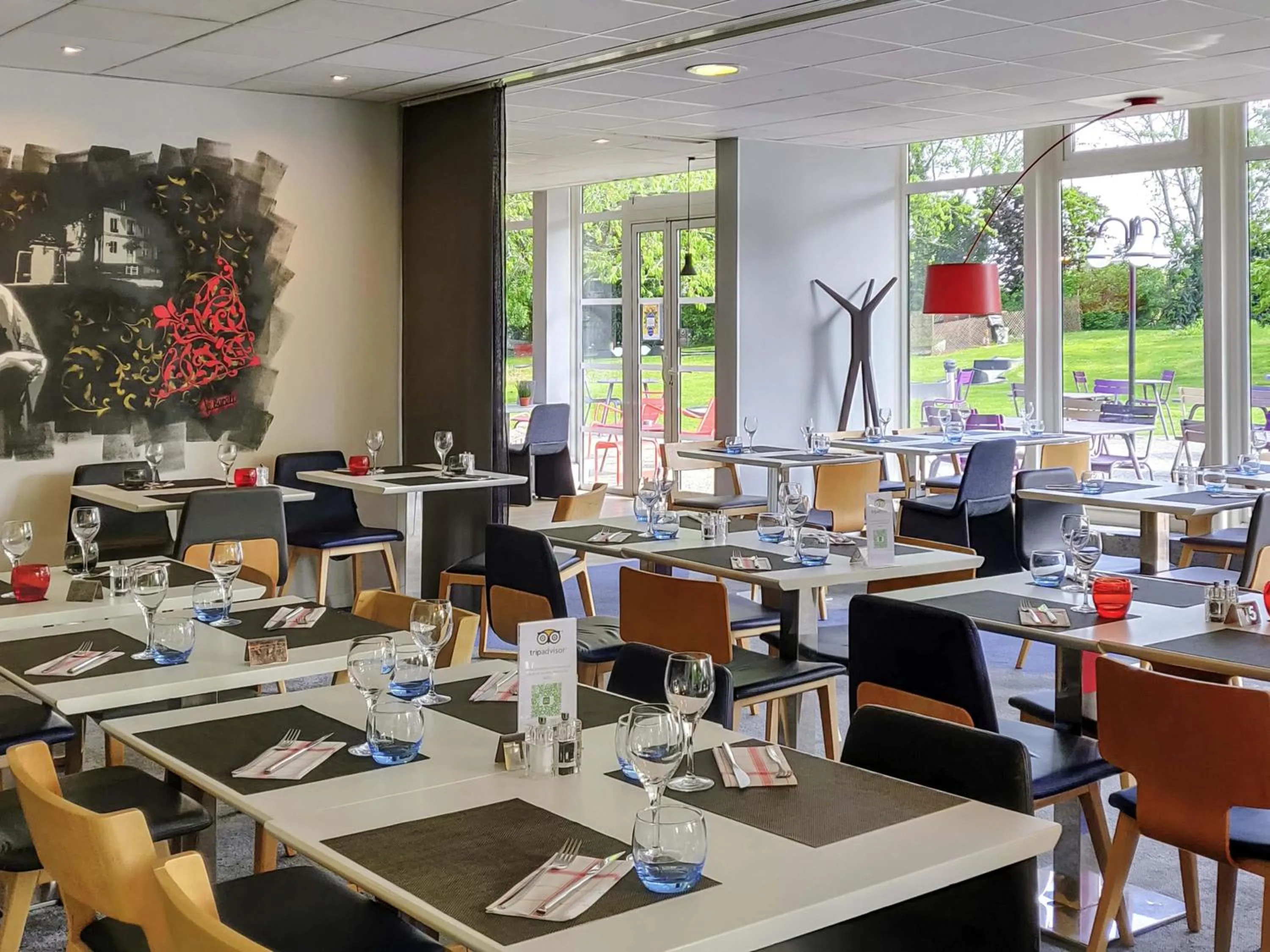 Restaurant/places to eat in Novotel Saclay