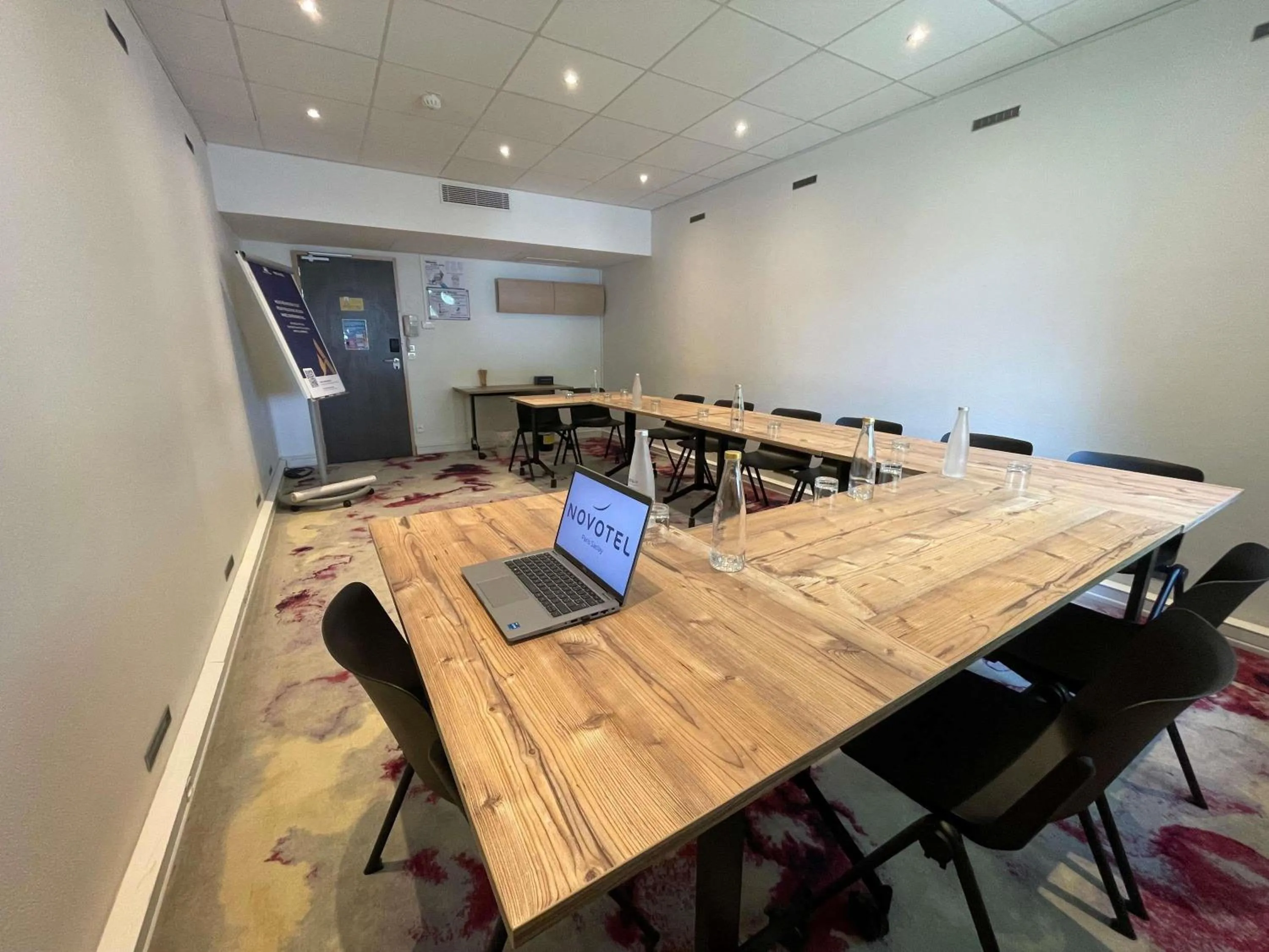 Meeting/conference room in Novotel Saclay