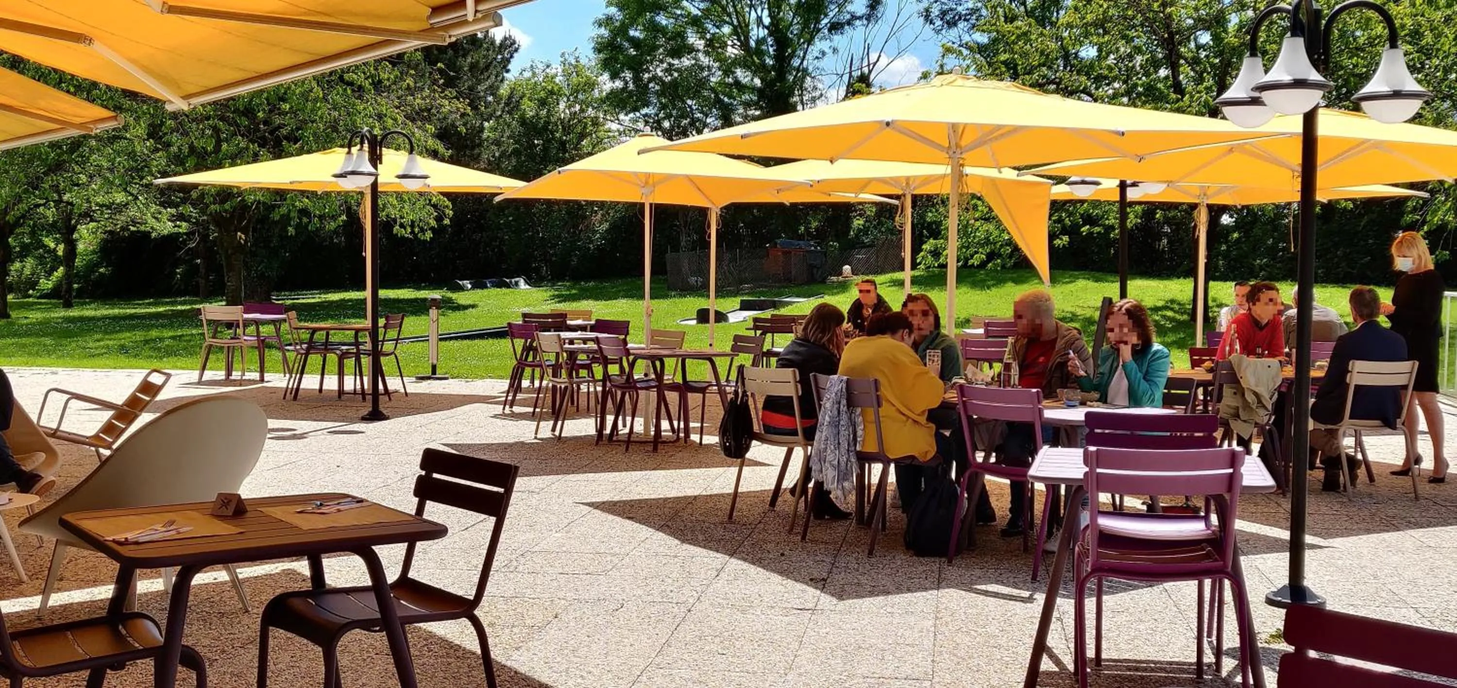 Restaurant/places to eat in Novotel Saclay