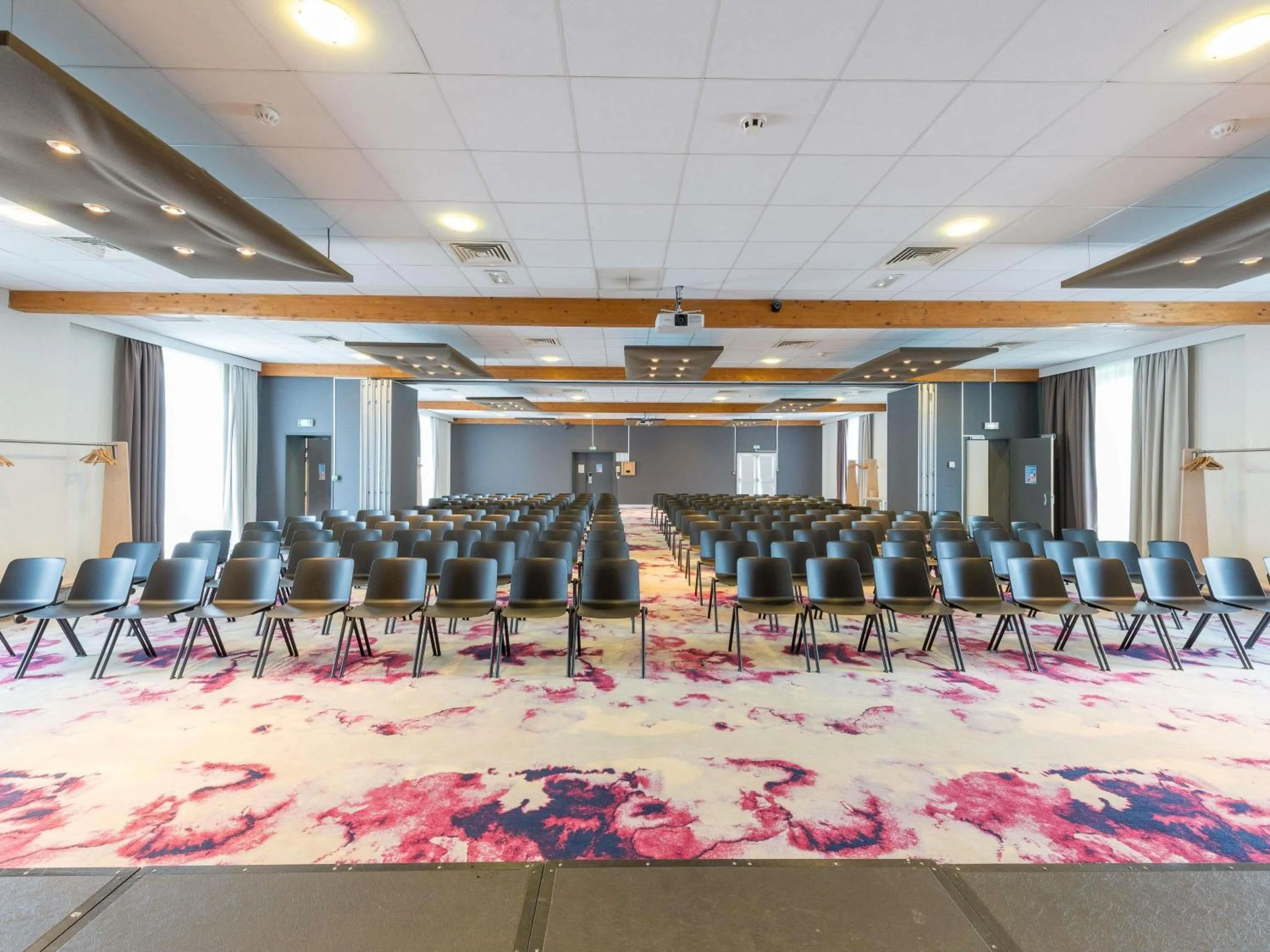 Meeting/conference room in Novotel Saclay