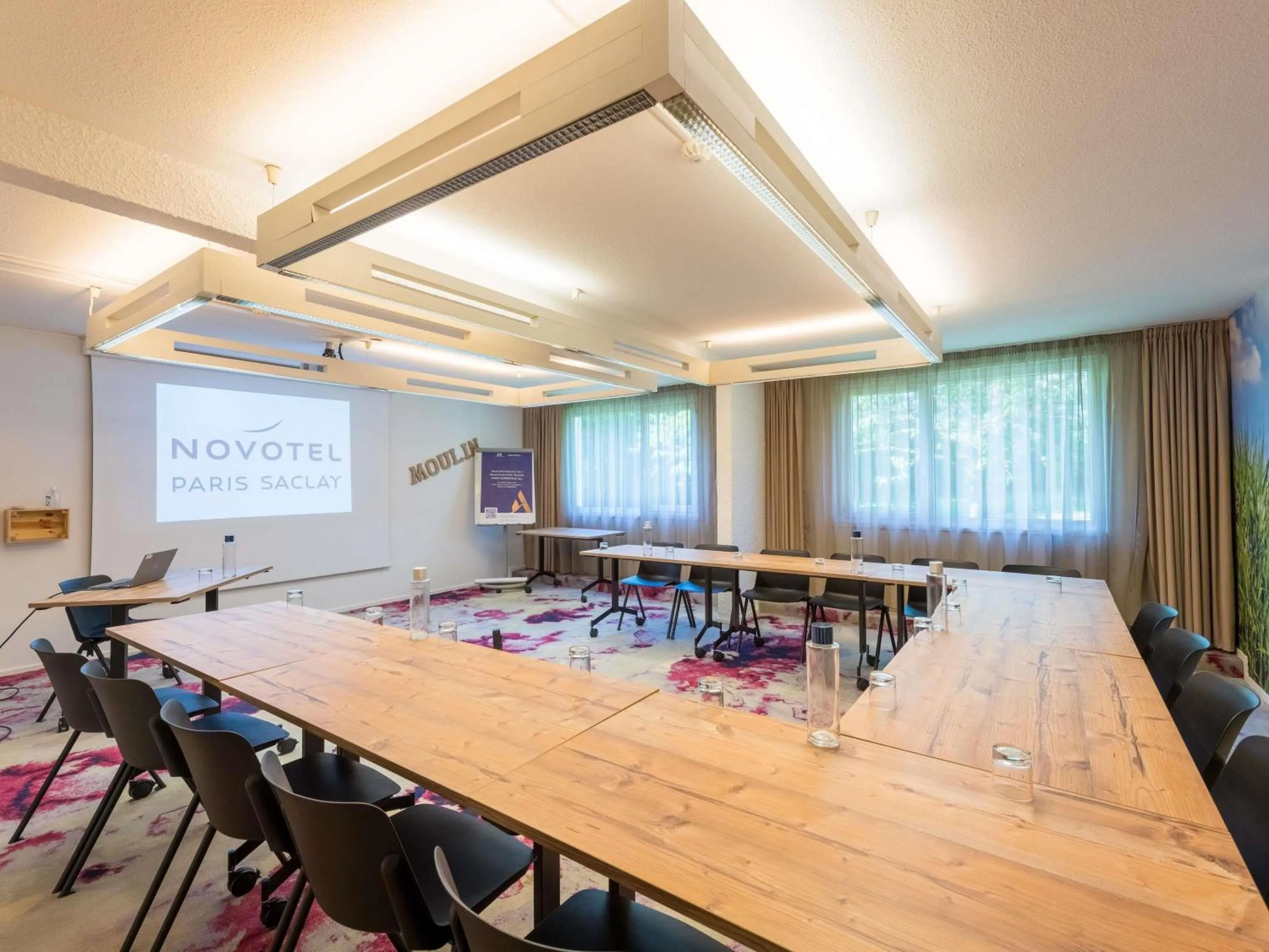 Meeting/conference room in Novotel Saclay