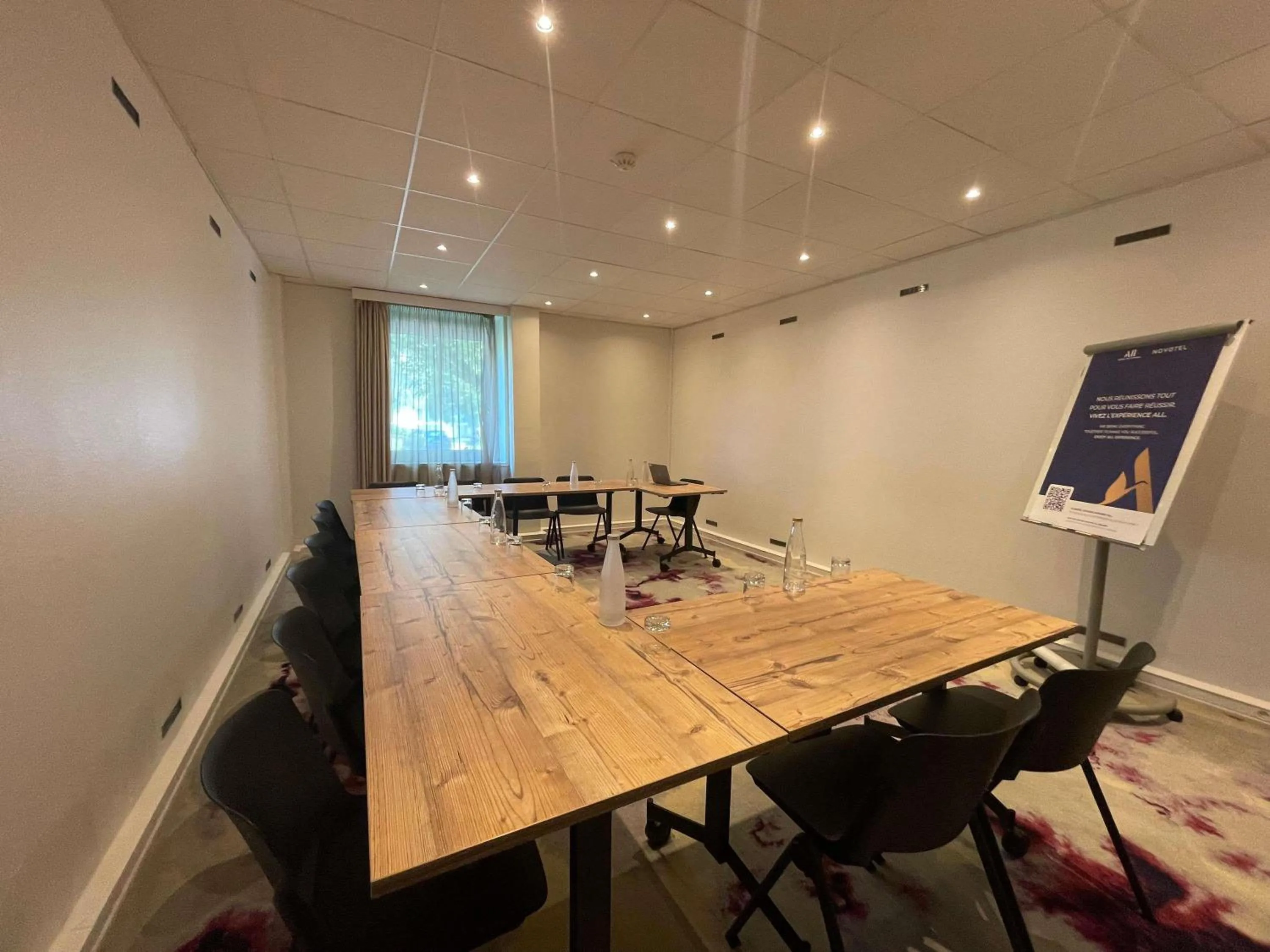 Meeting/conference room in Novotel Saclay