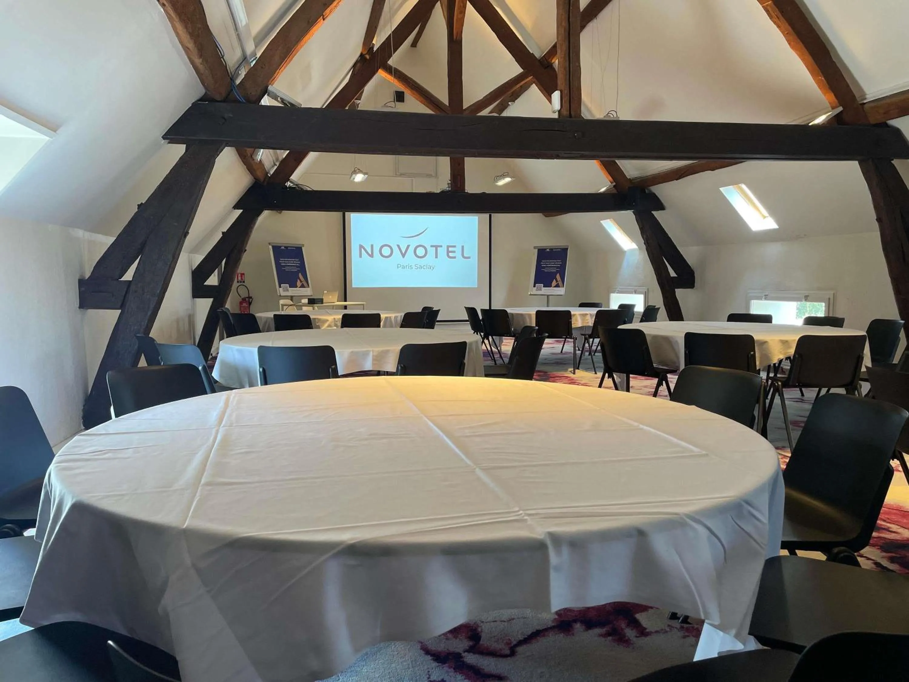 Meeting/conference room in Novotel Saclay