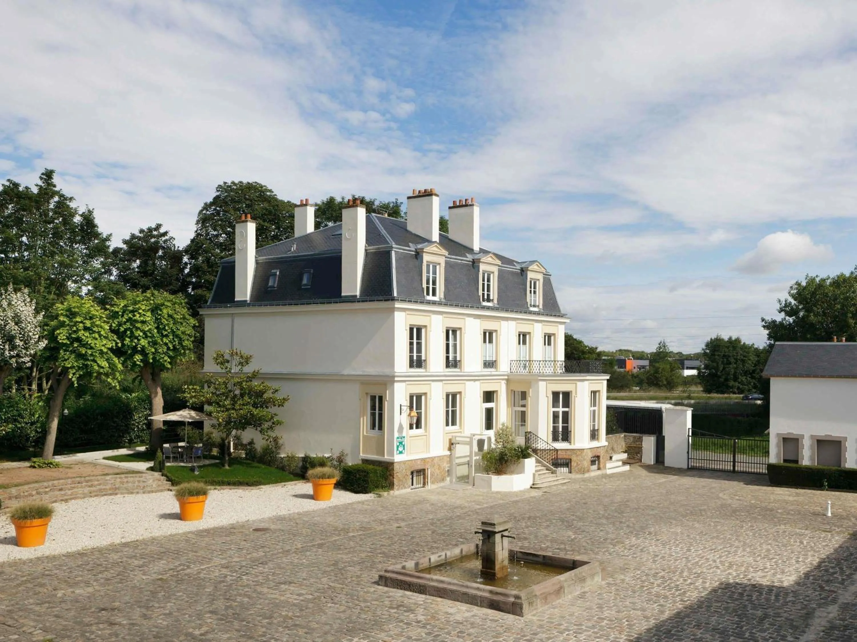 Property building in Novotel Saclay