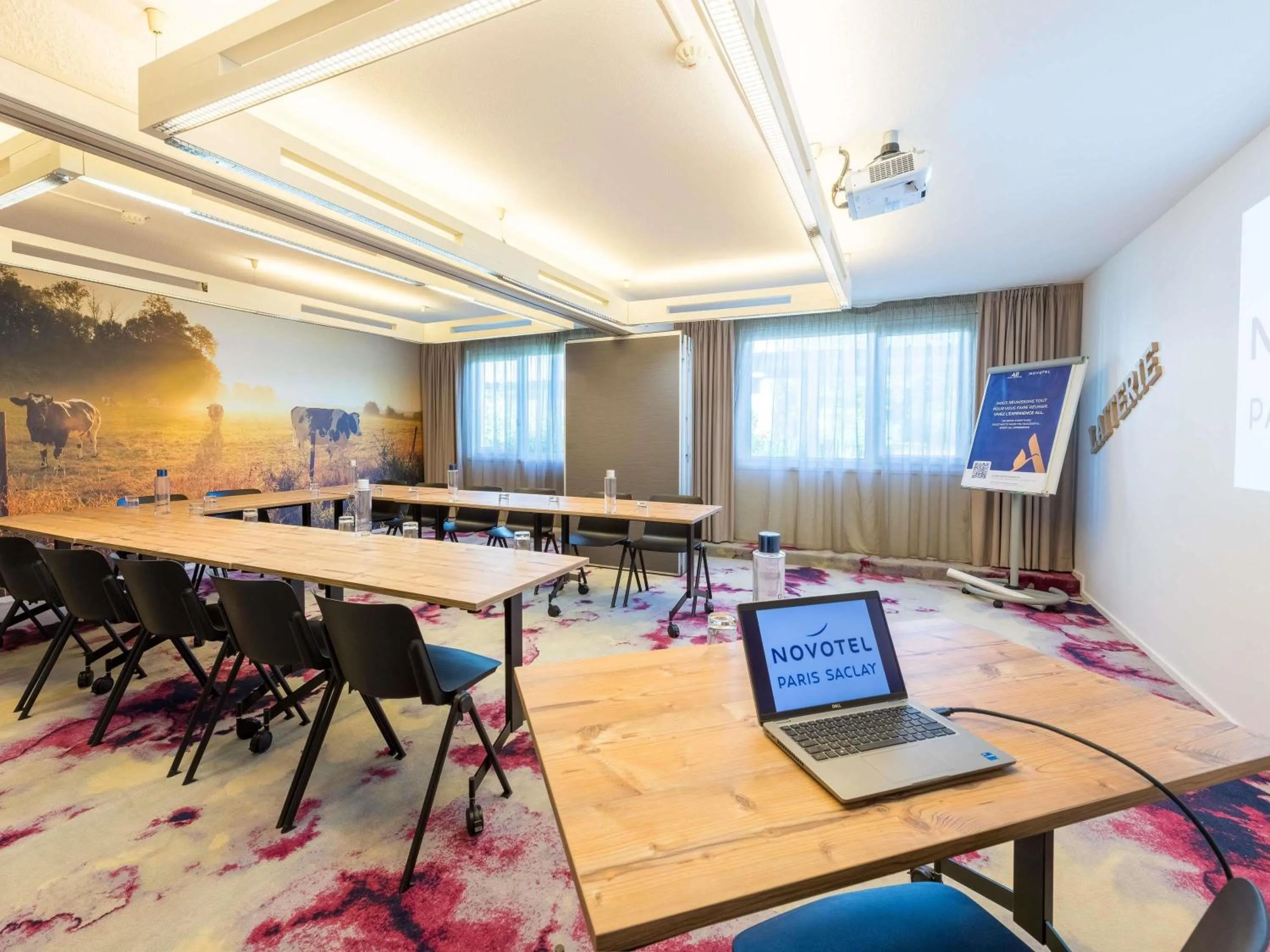 Meeting/conference room in Novotel Saclay