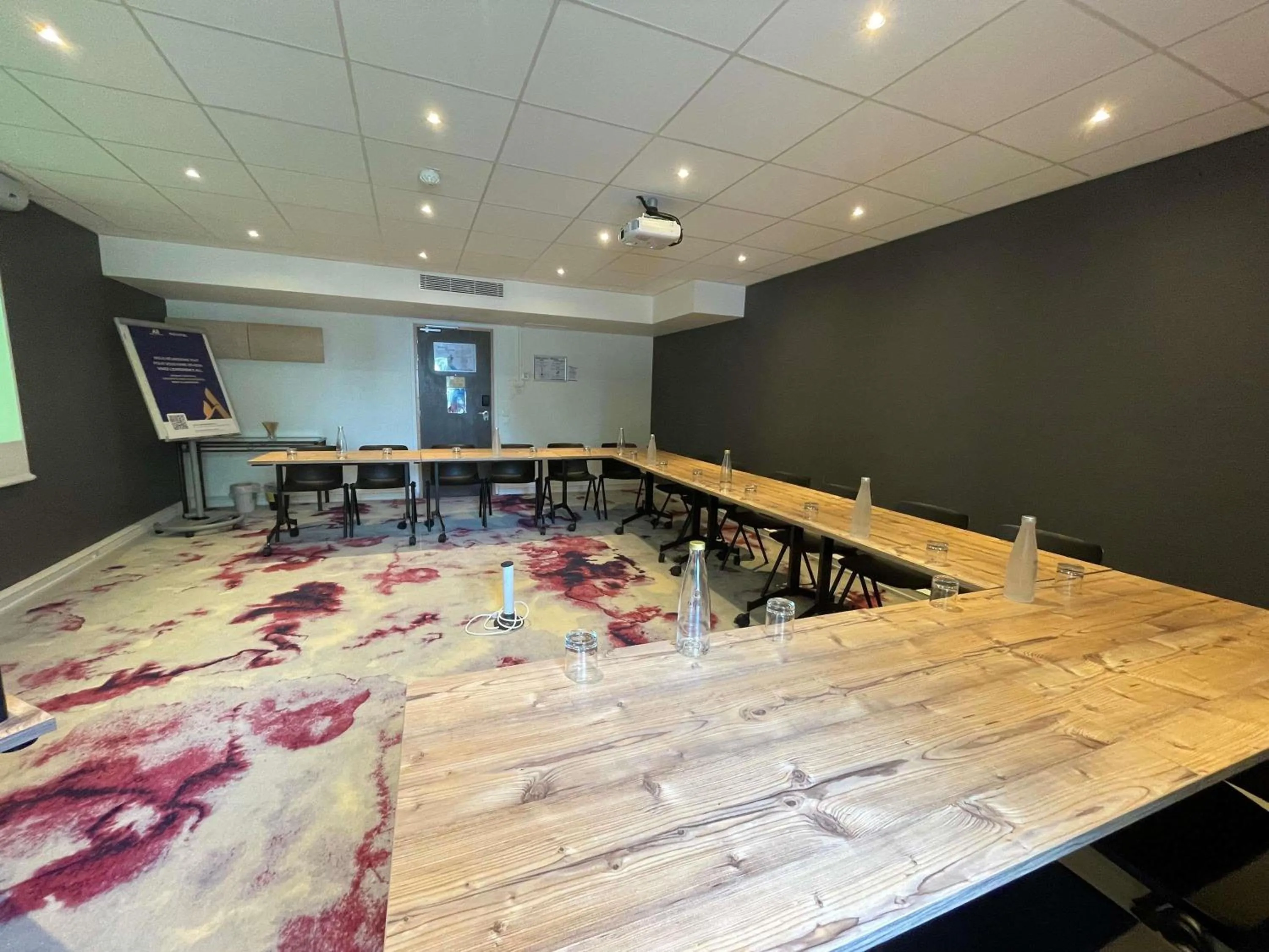 Meeting/conference room in Novotel Saclay