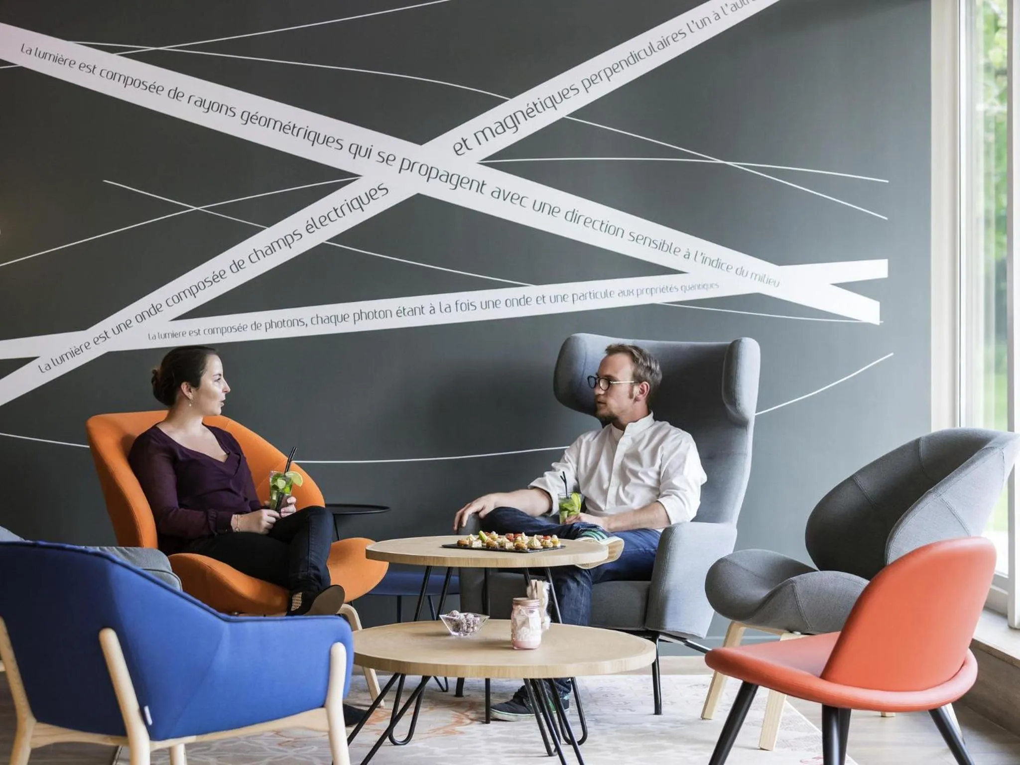 Lounge or bar in Novotel Saclay