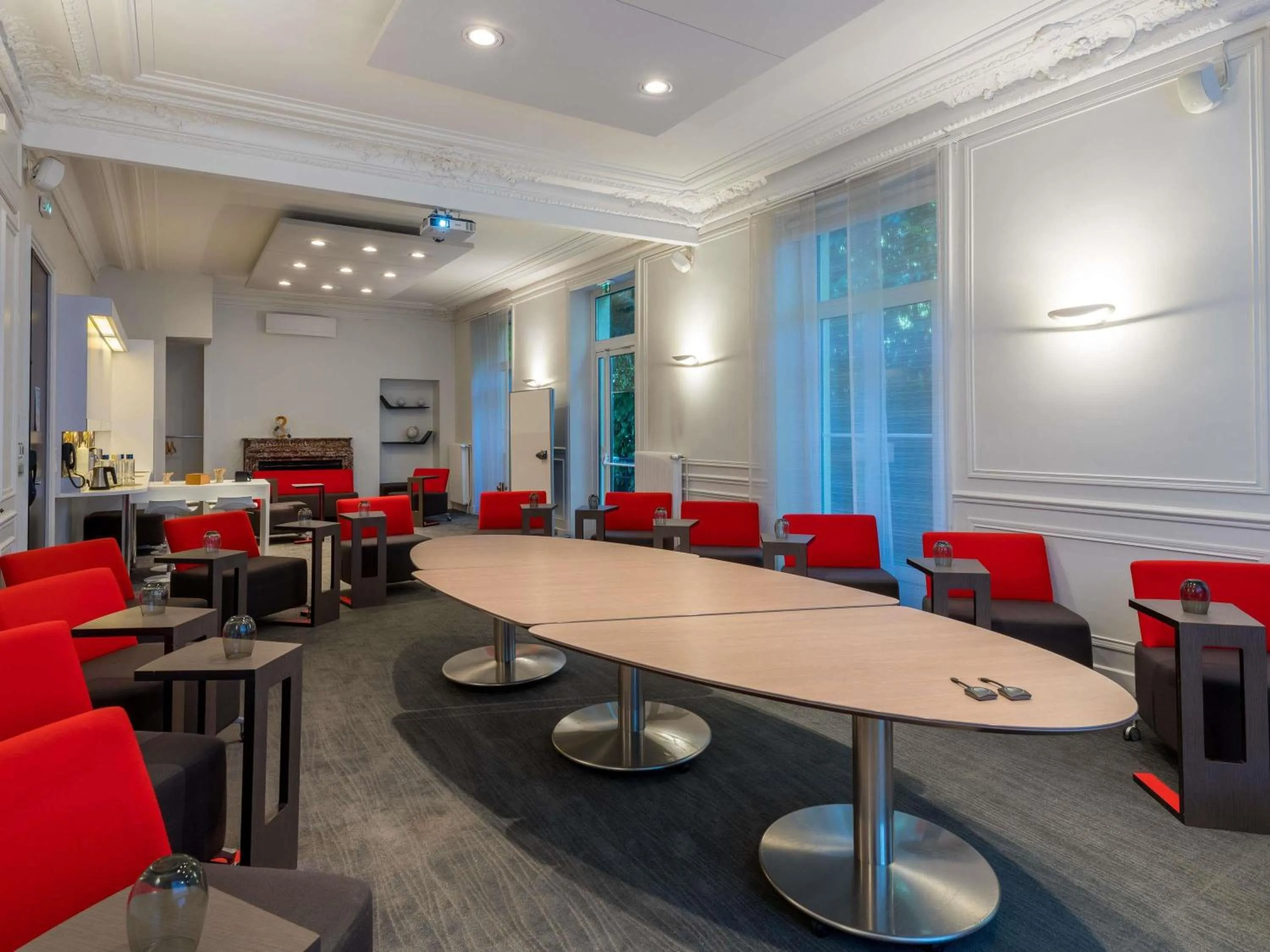 Meeting/conference room in Novotel Saclay