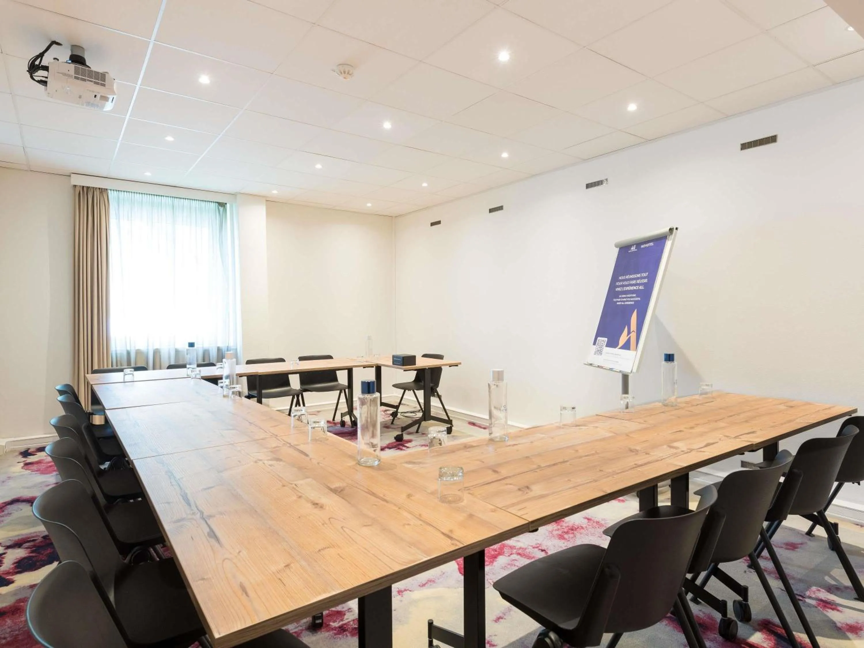 Meeting/conference room in Novotel Saclay