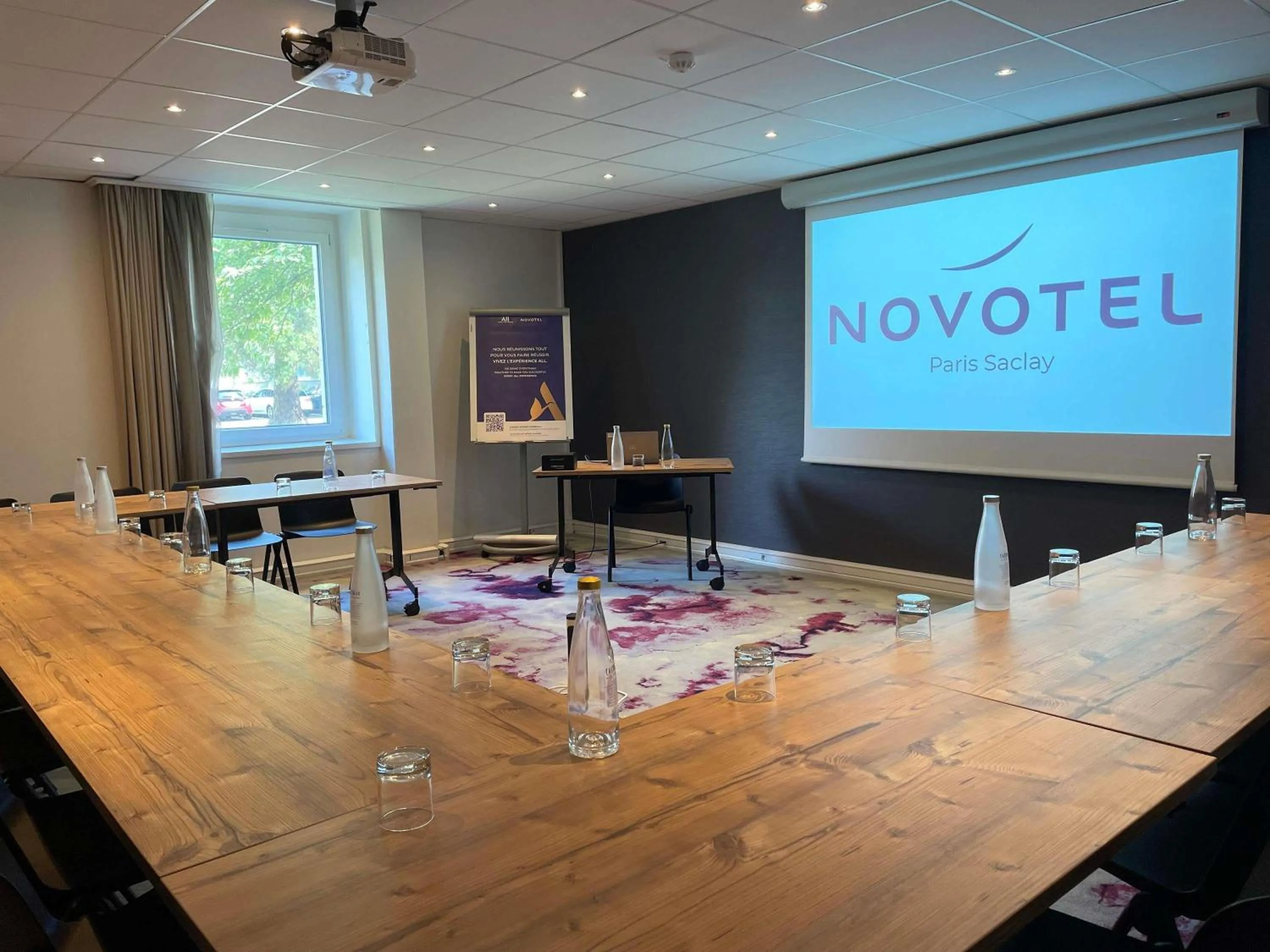 Meeting/conference room in Novotel Saclay