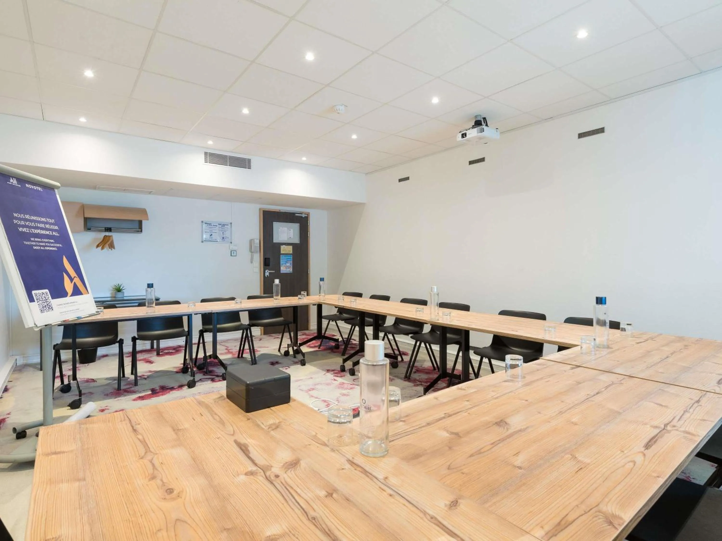 Meeting/conference room in Novotel Saclay