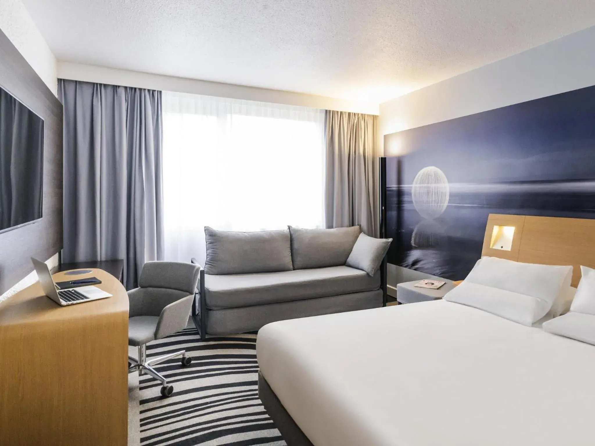 Classic Double Room with Sofa Bed in Novotel Saclay Classic Double Room with Sofa Bed in Novotel Saclay
