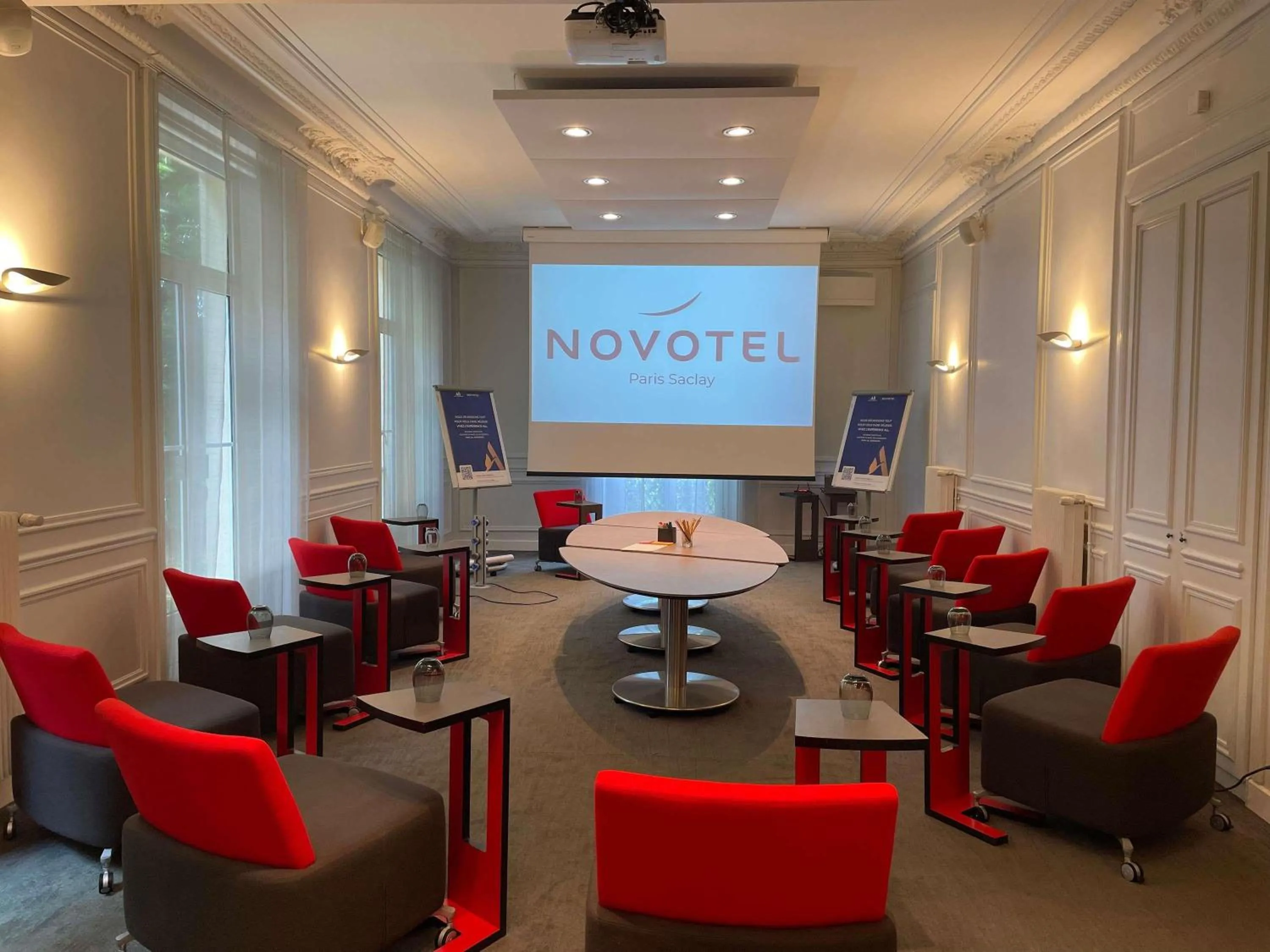 Meeting/conference room in Novotel Saclay