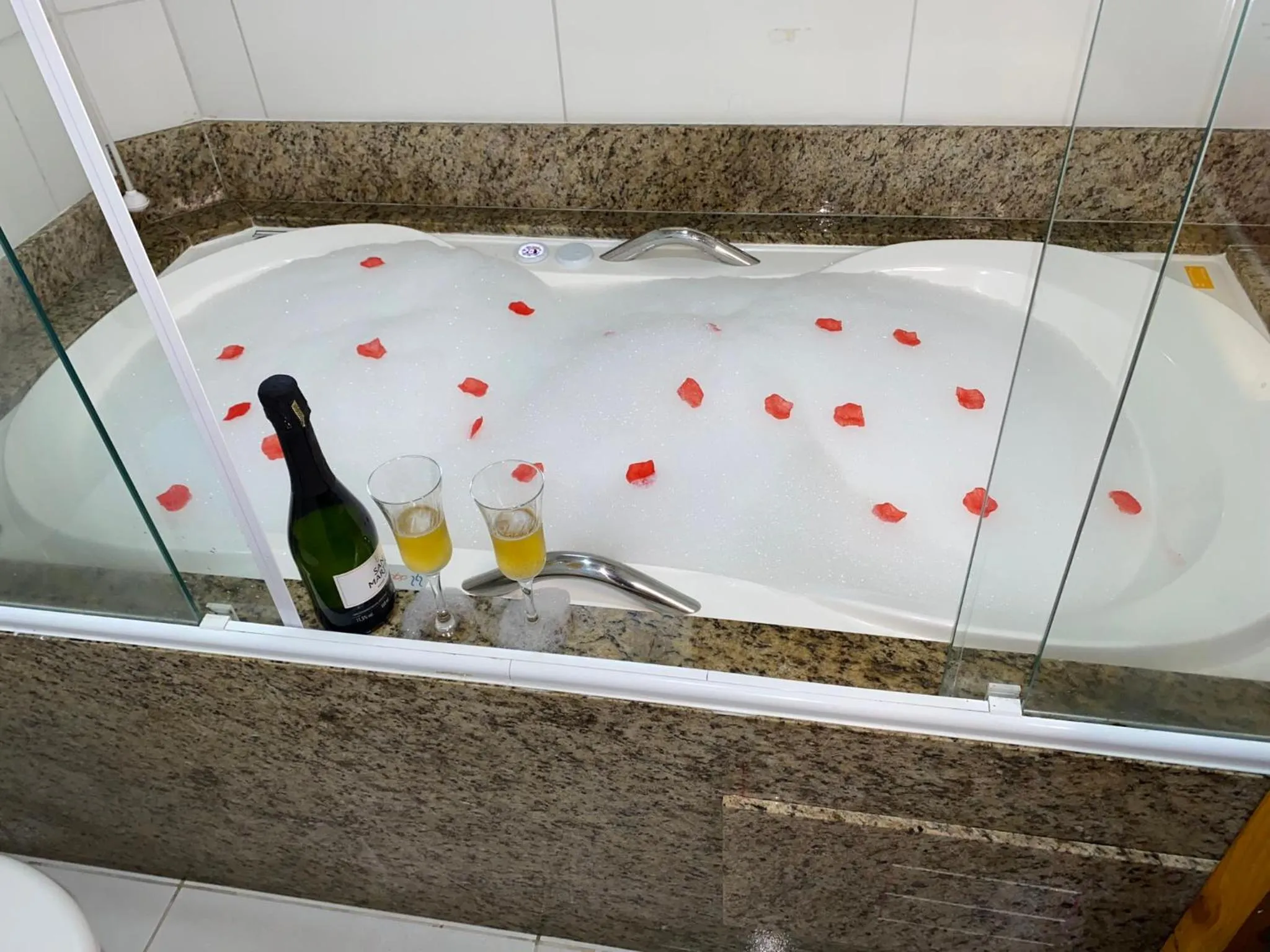 Hot Tub in Pousada Chalé Suiço Bombinhas