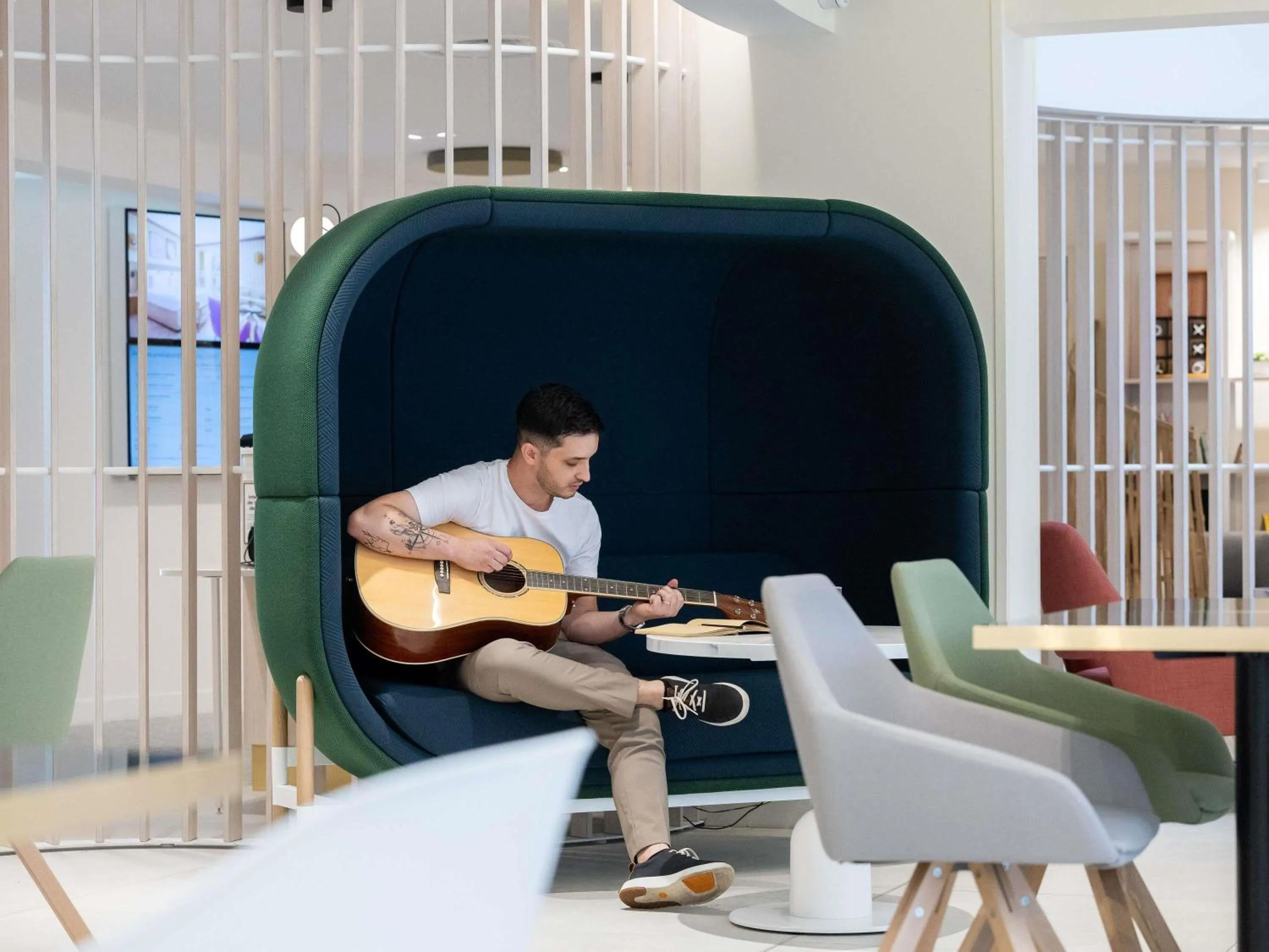 Lounge or bar in Novotel Suites Montpellier Antigone