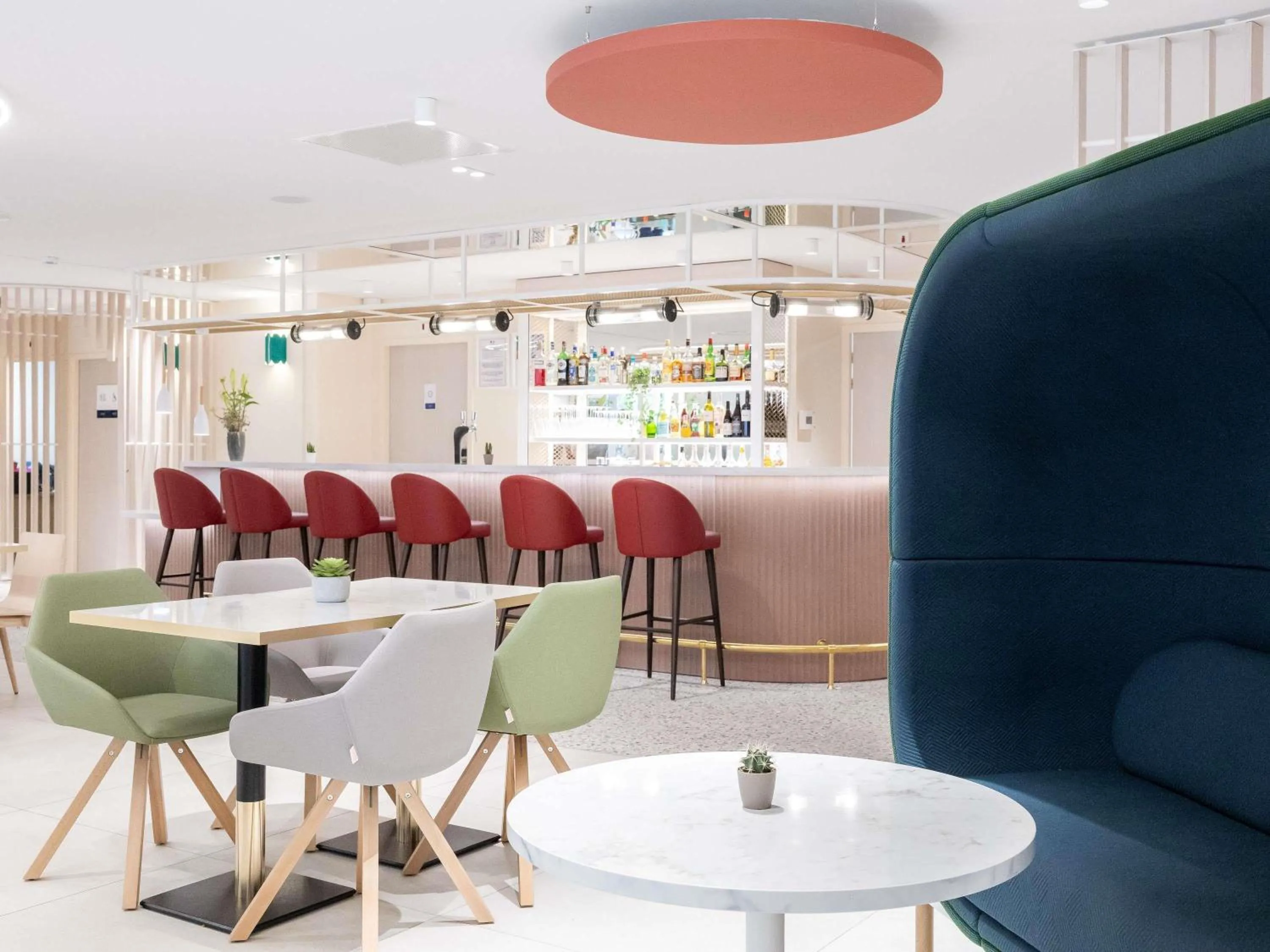 Lounge or bar in Novotel Suites Montpellier Antigone