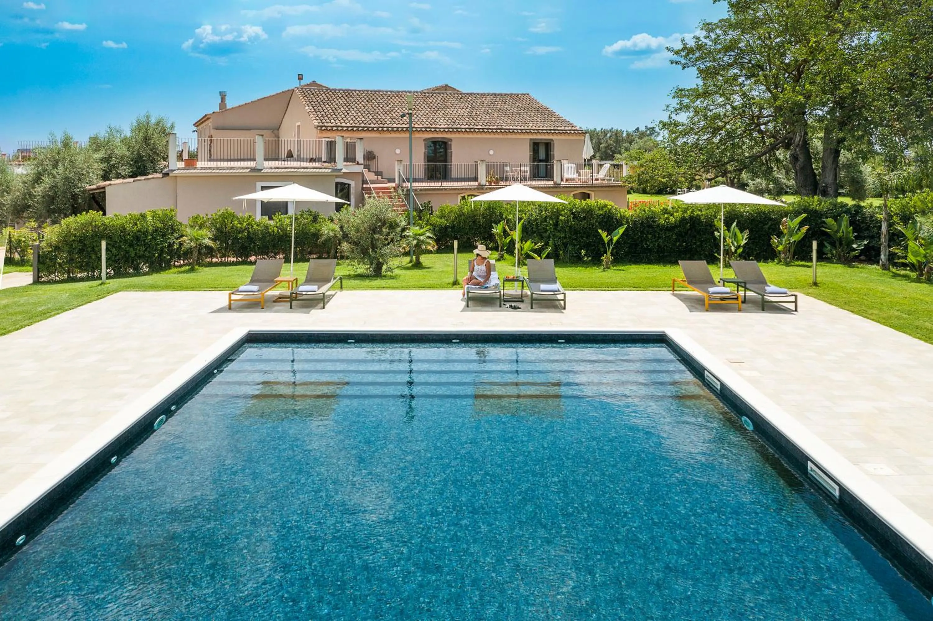 Swimming pool in Nèroli Bio Relais