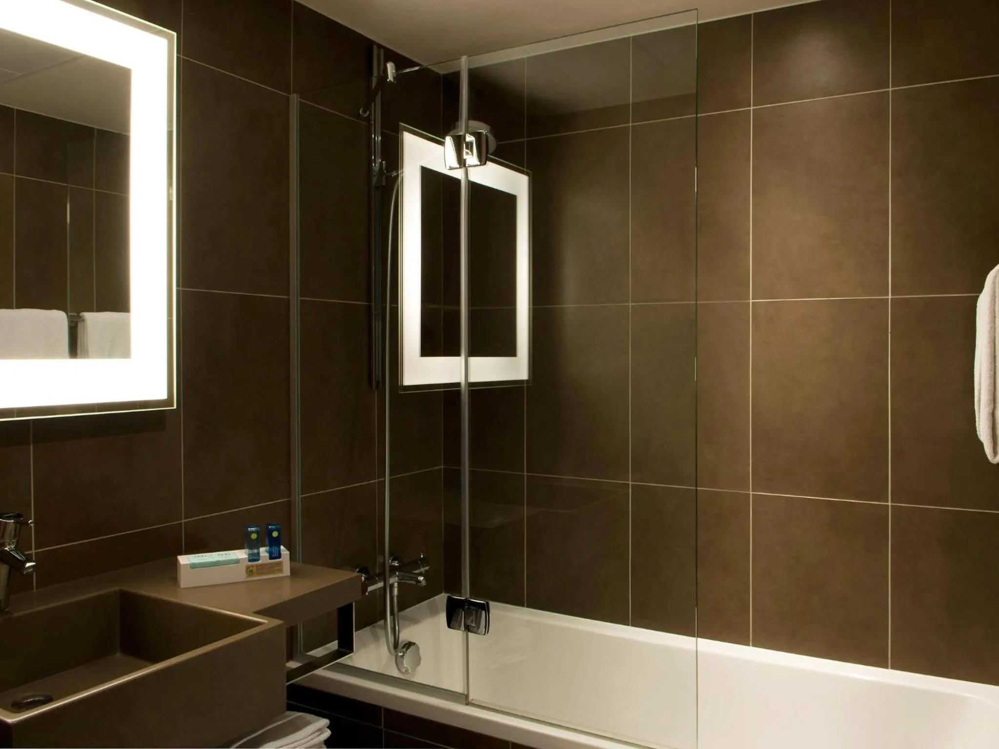 Toilet in Novotel Paris Rueil Malmaison