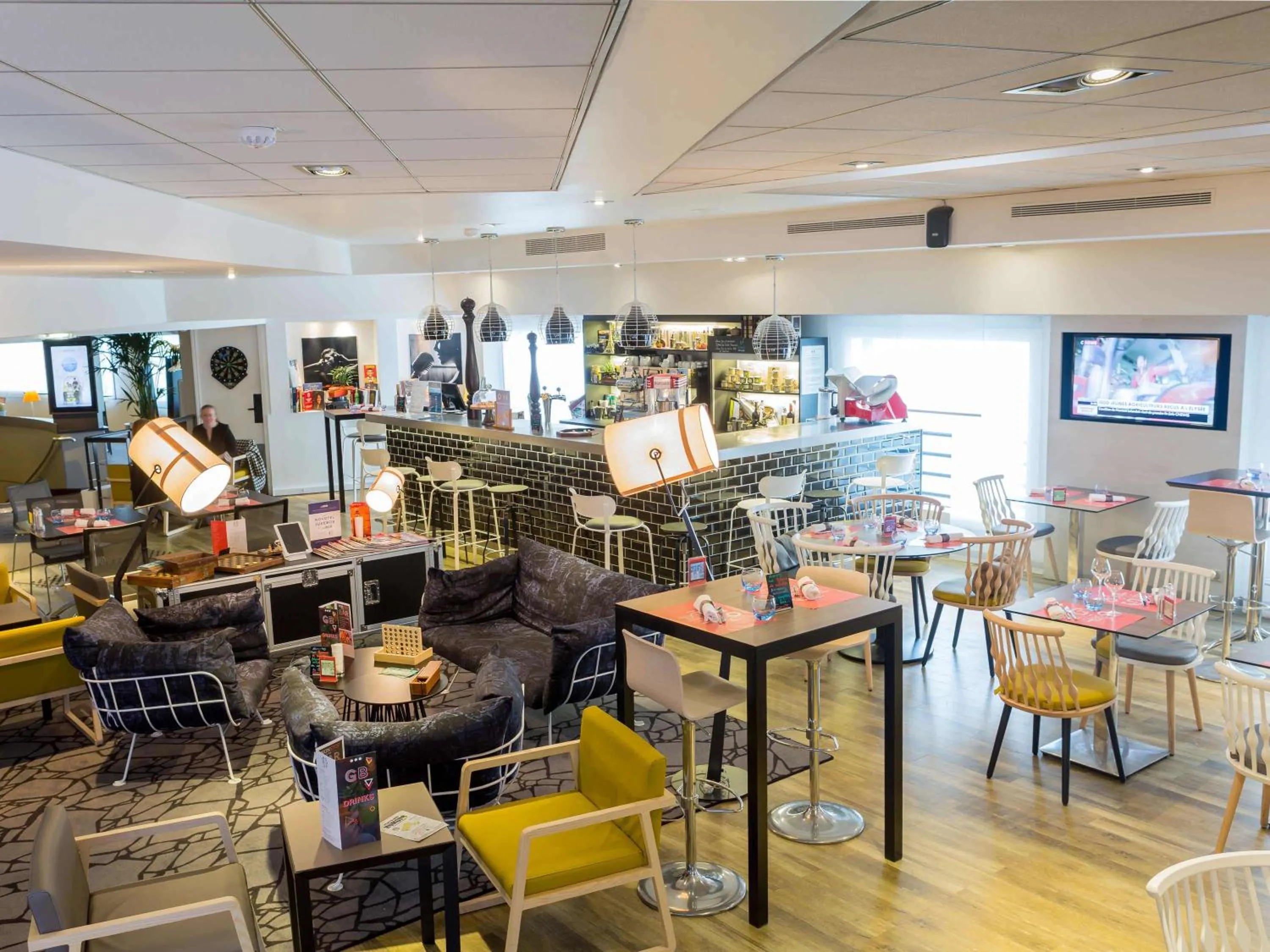 Restaurant/places to eat in Novotel Paris Rueil Malmaison