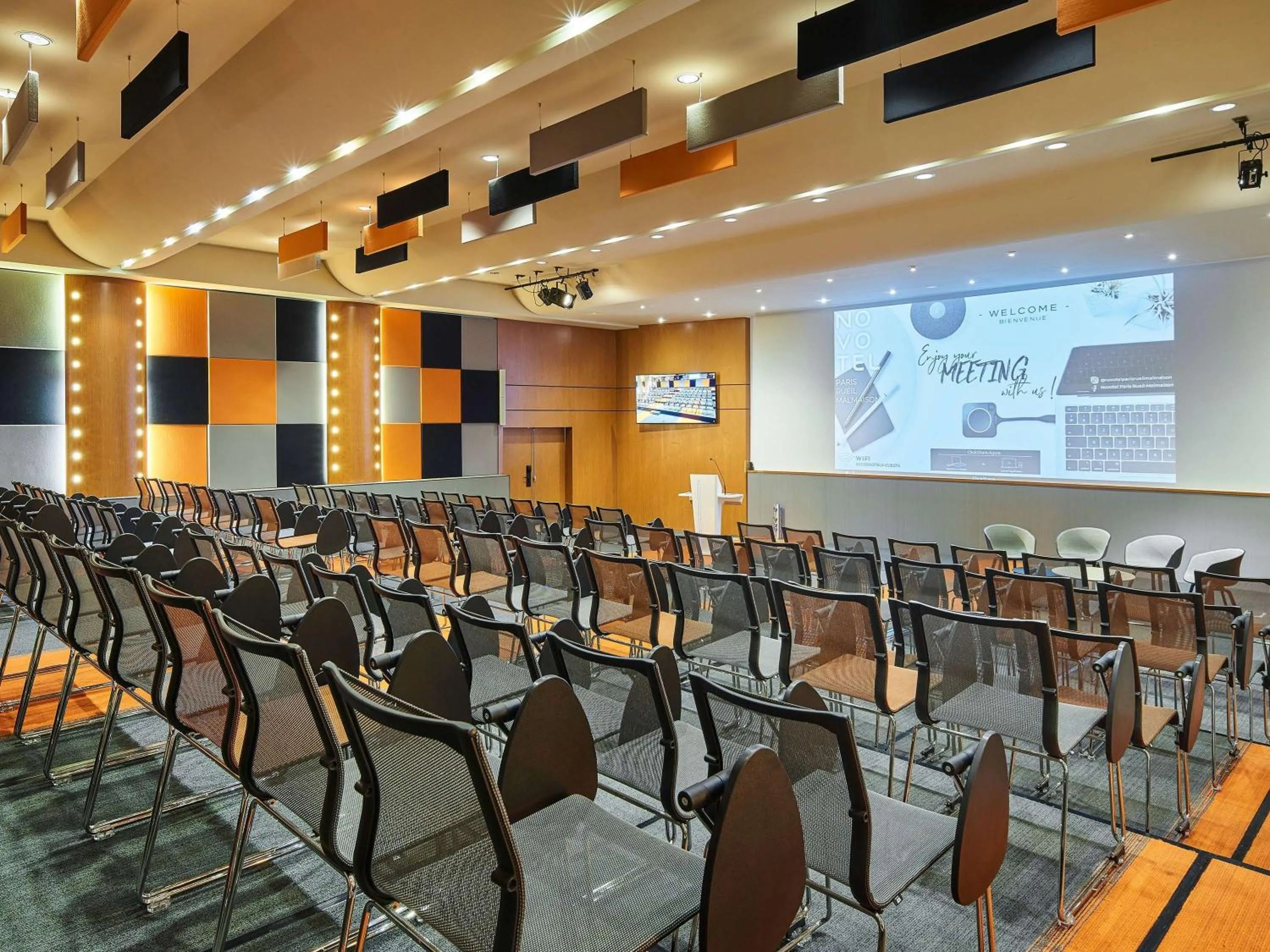 Meeting/conference room in Novotel Paris Rueil Malmaison