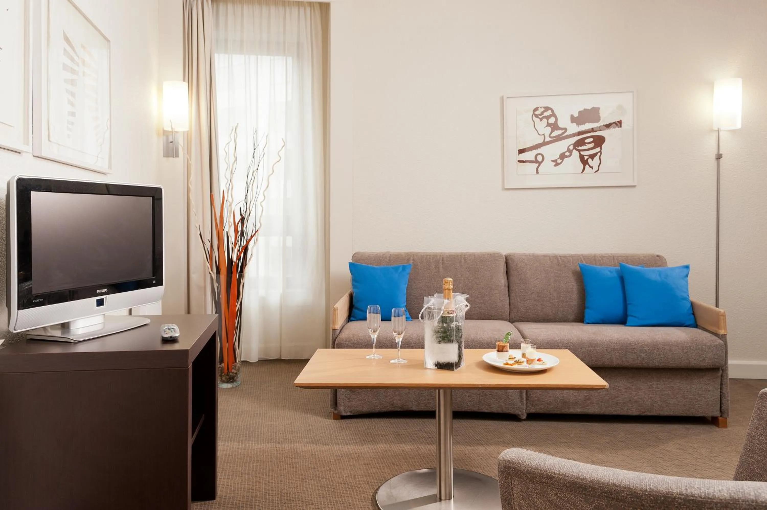 TV and multimedia in Novotel Paris Rueil Malmaison