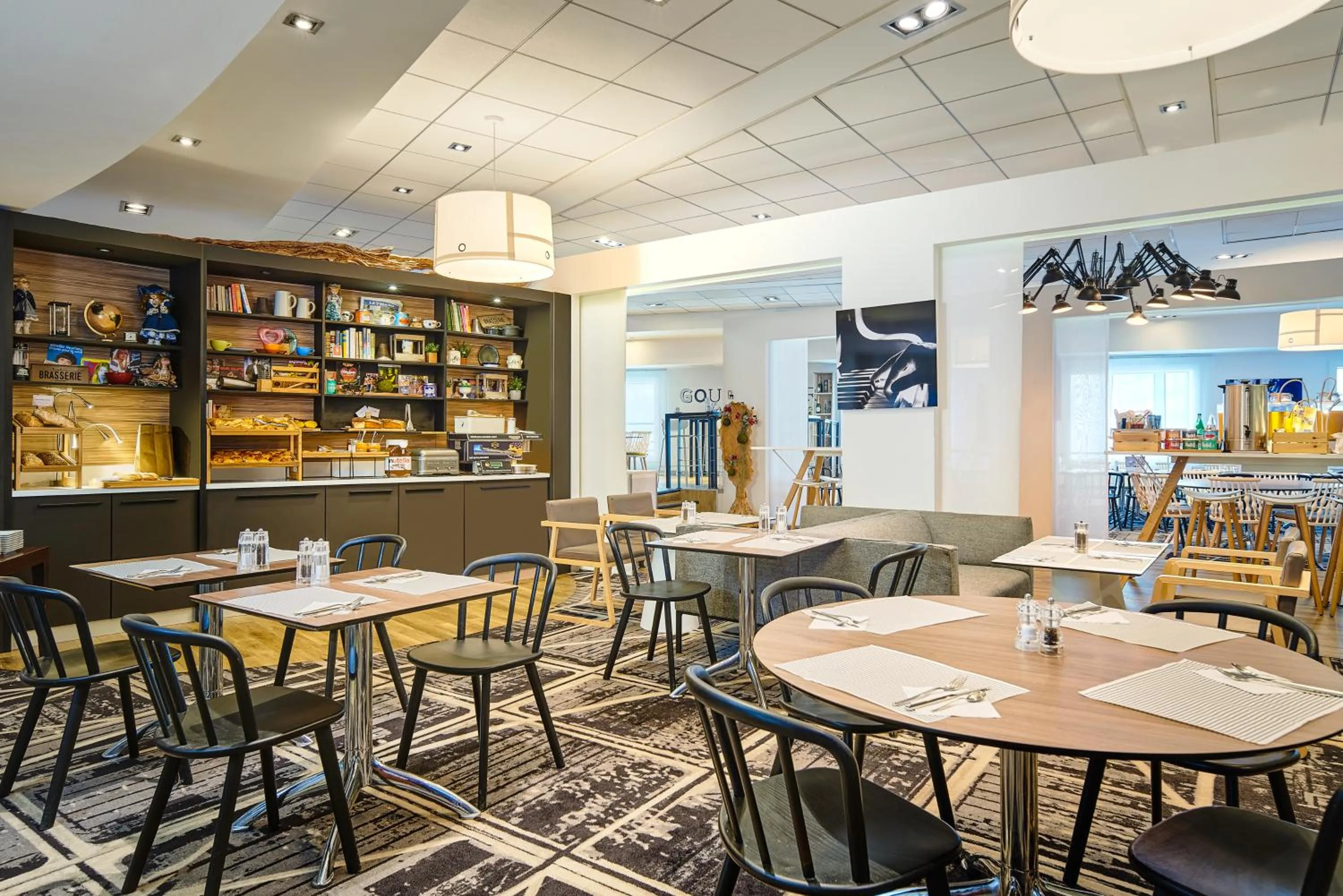 Restaurant/places to eat in Novotel Paris Rueil Malmaison