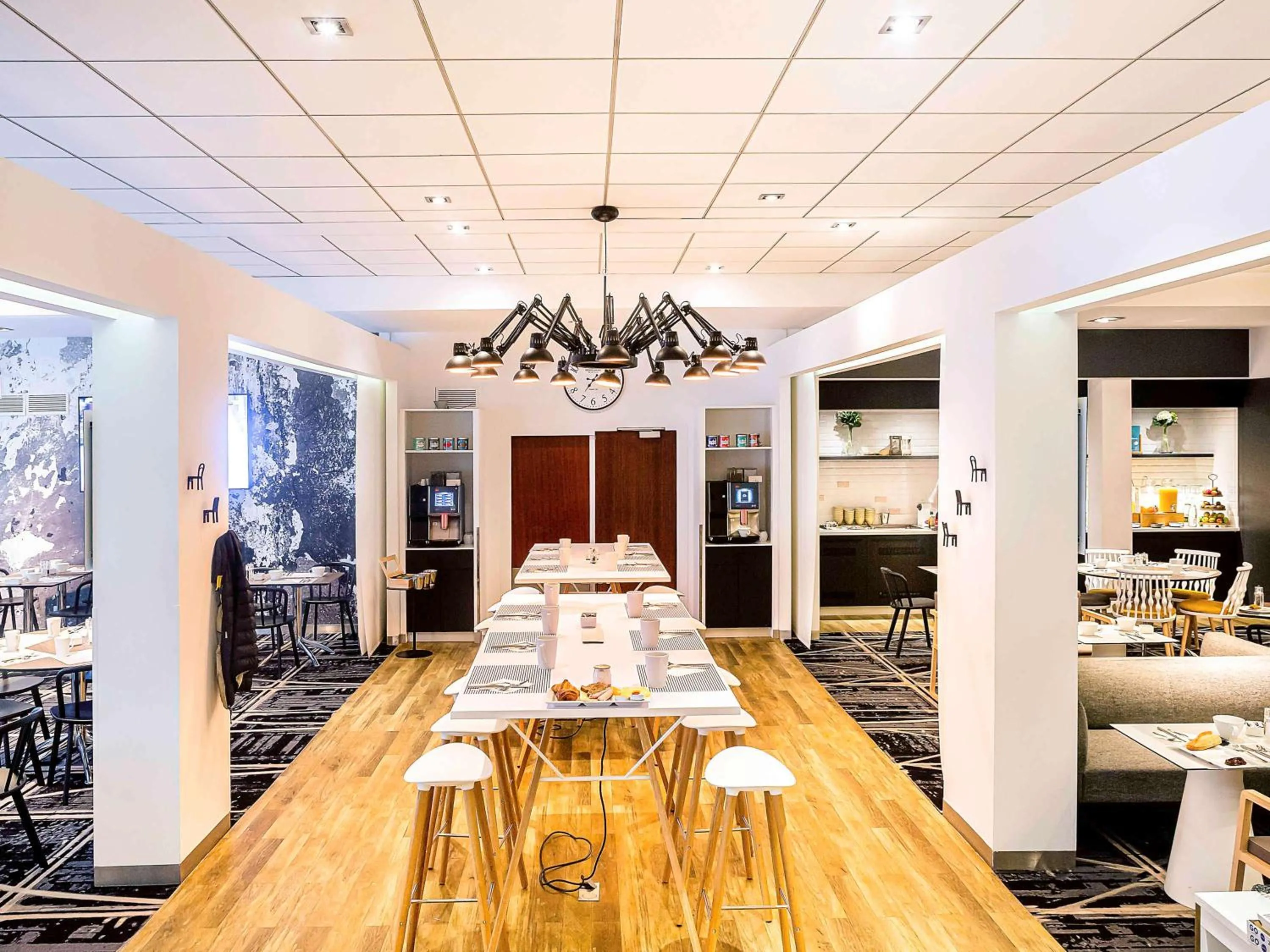 Restaurant/places to eat in Novotel Paris Rueil Malmaison