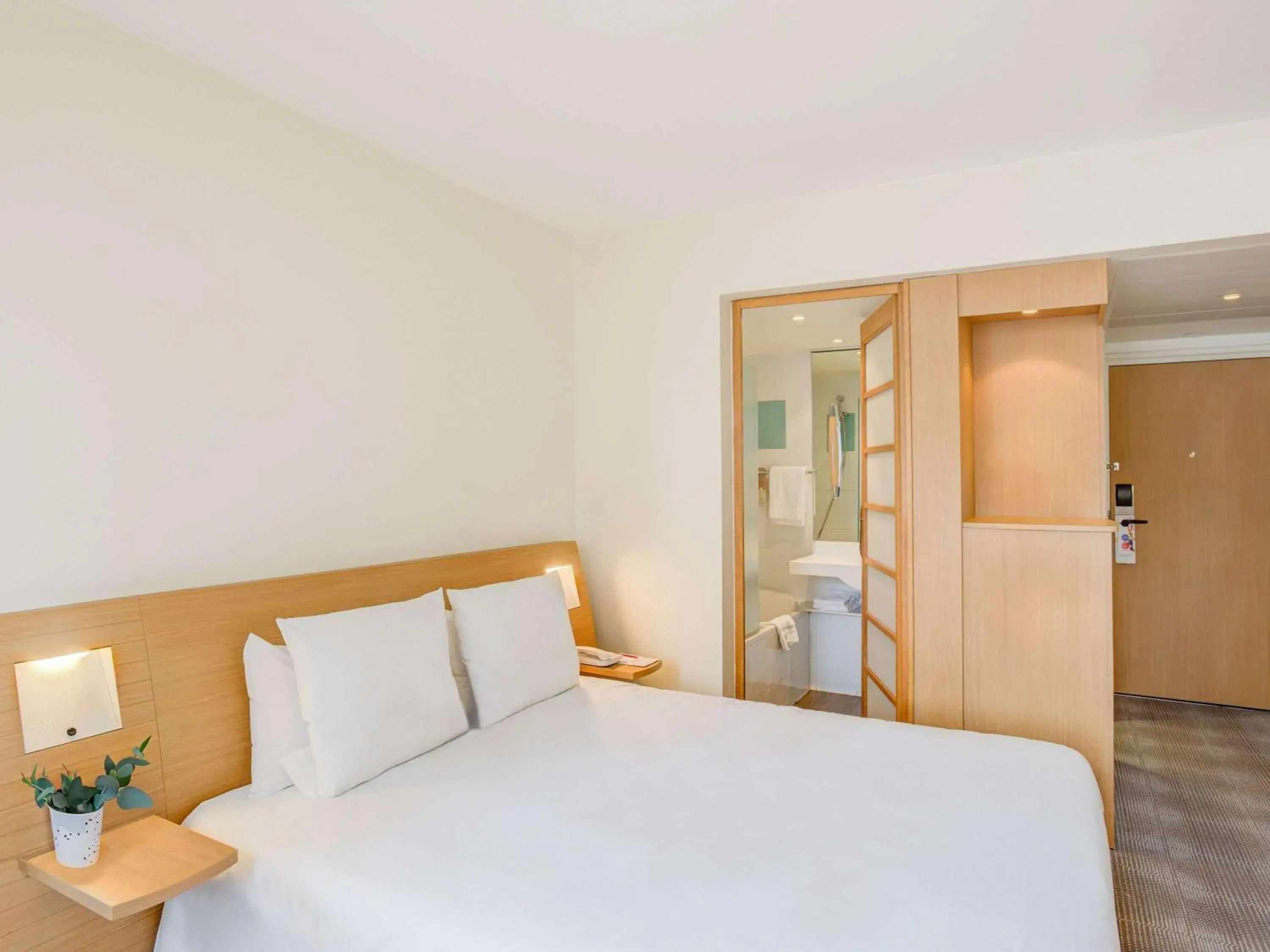 Classic Double Room in Novotel Paris Rueil Malmaison Classic Double Room in Novotel Paris Rueil Malmaison