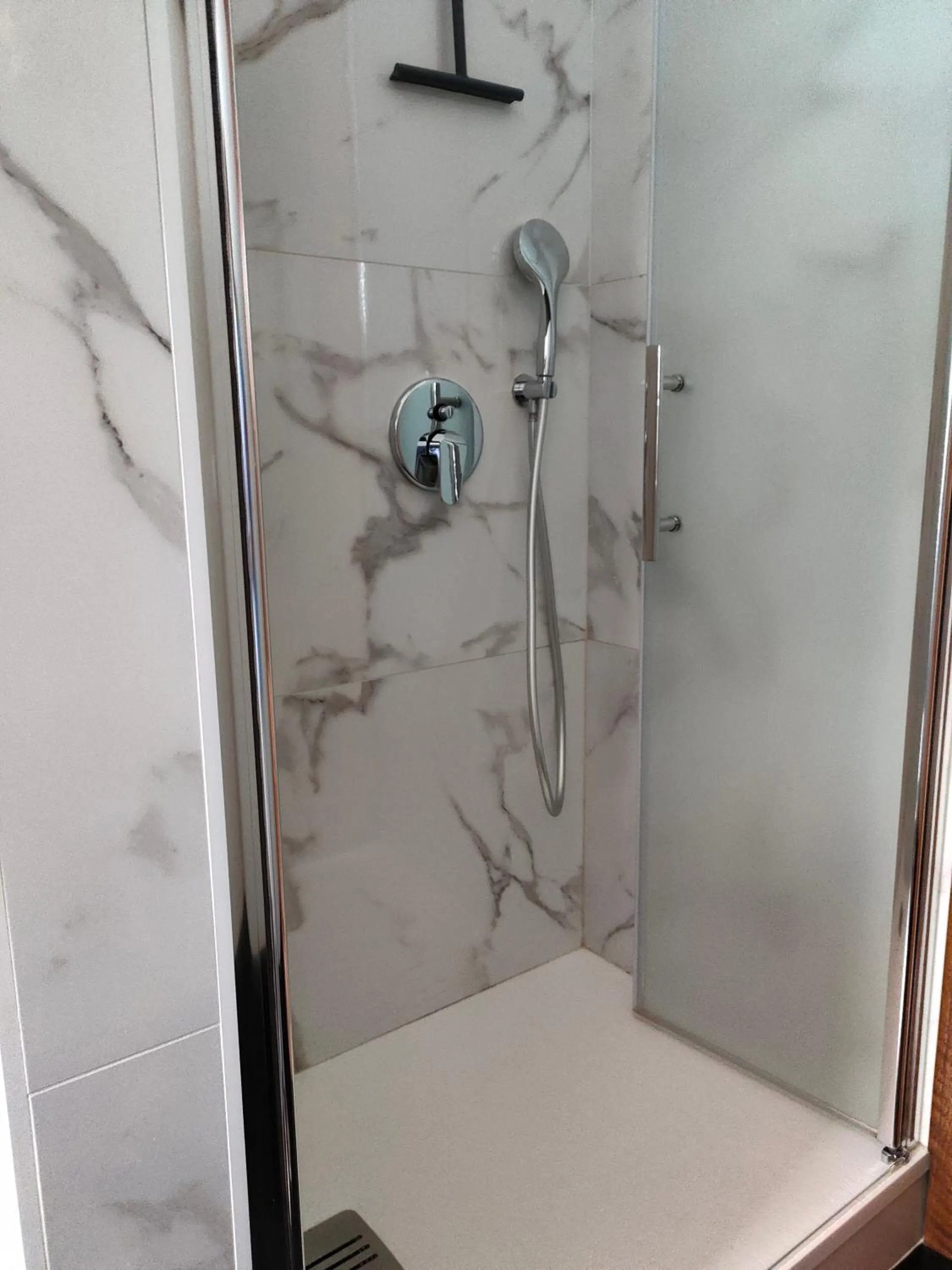 Shower in Bed&Breakfast Angela