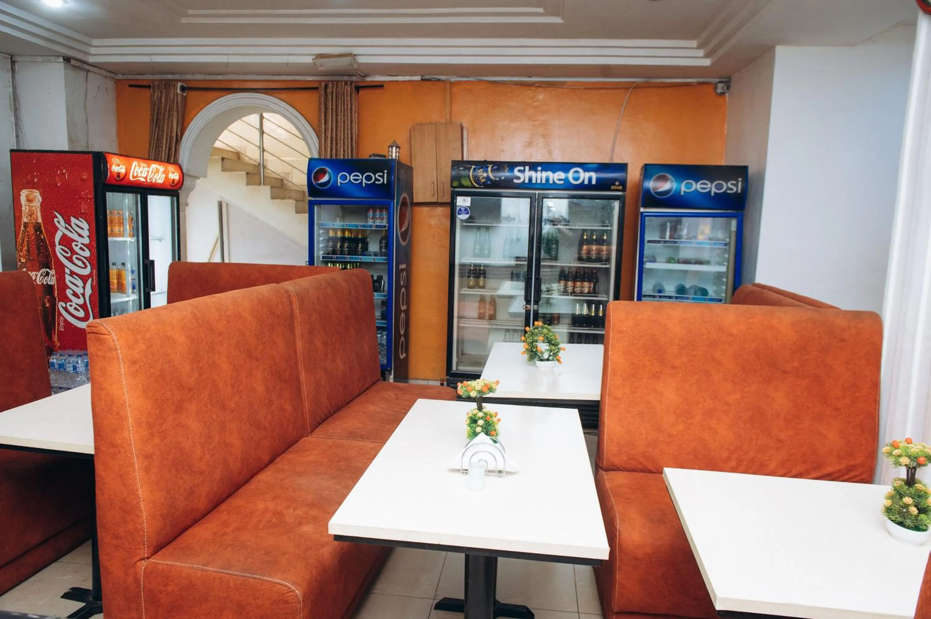 Restaurant/places to eat in World Class Hotel & Apartments