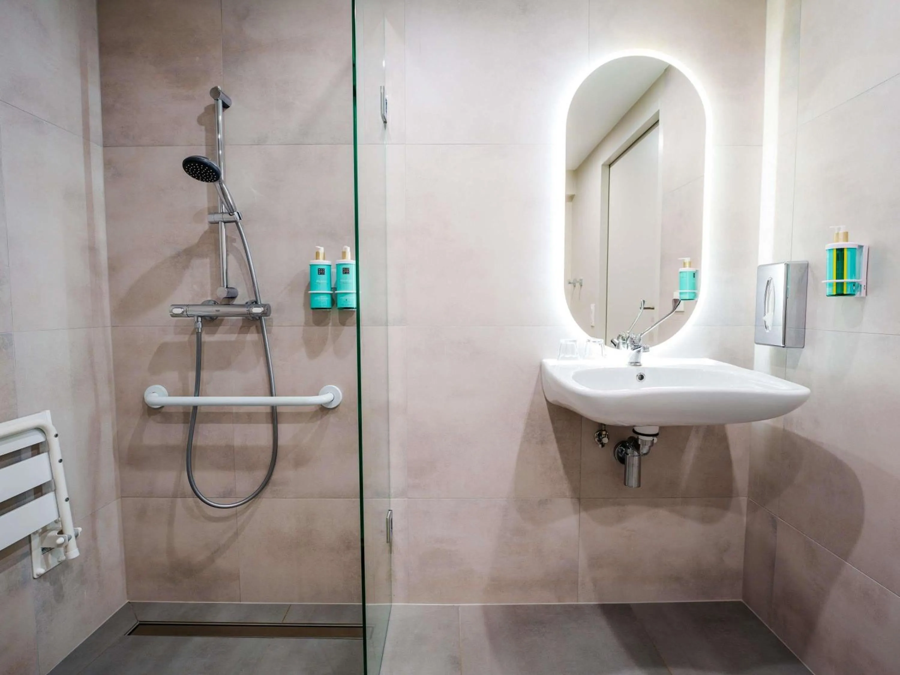 Bedroom in Novotel Saint Avold