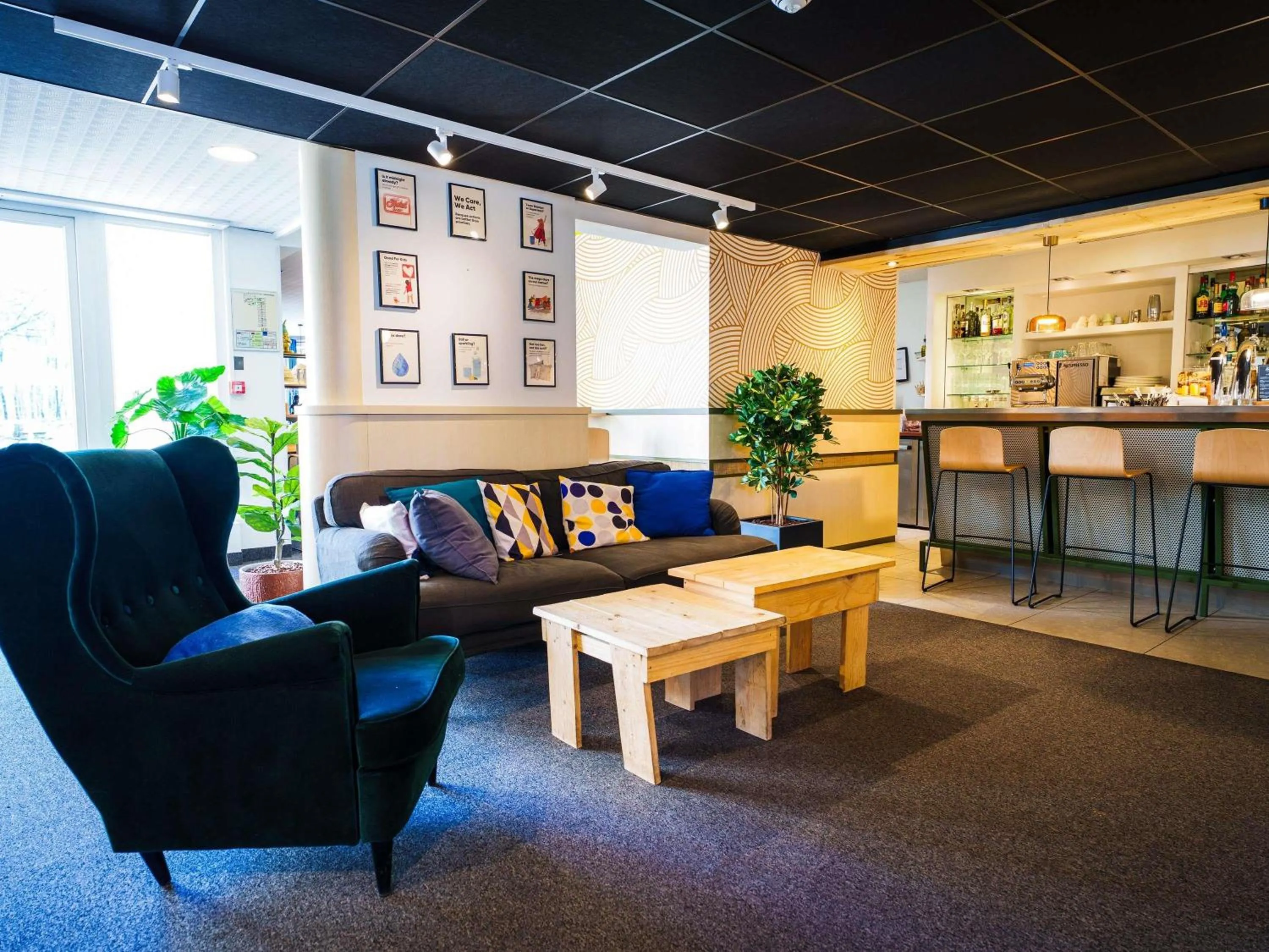 Lounge or bar in Novotel Saint Avold