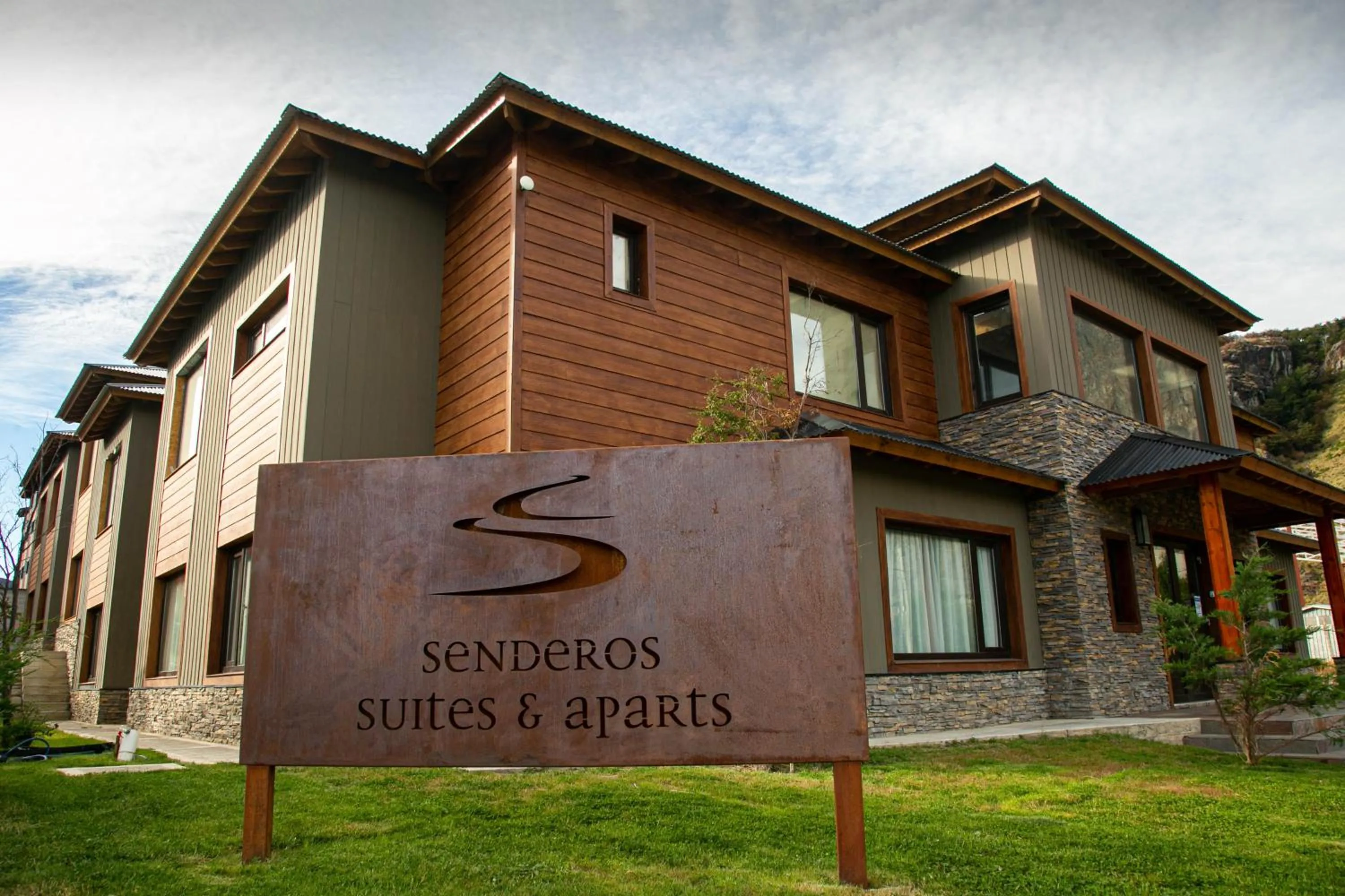 Senderos Aparts & Suites