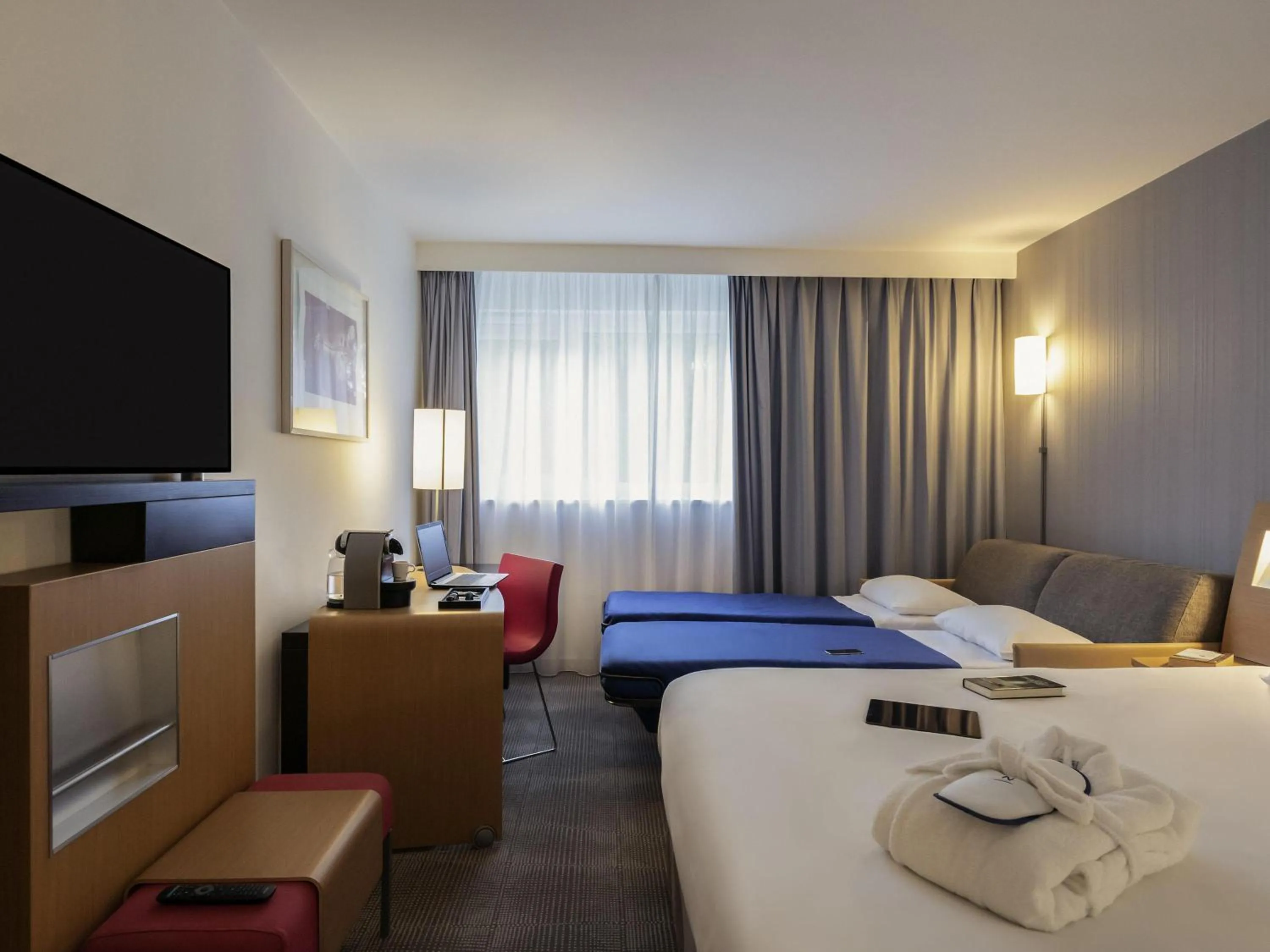 Bedroom, Bed in Novotel Roissy Saint Witz