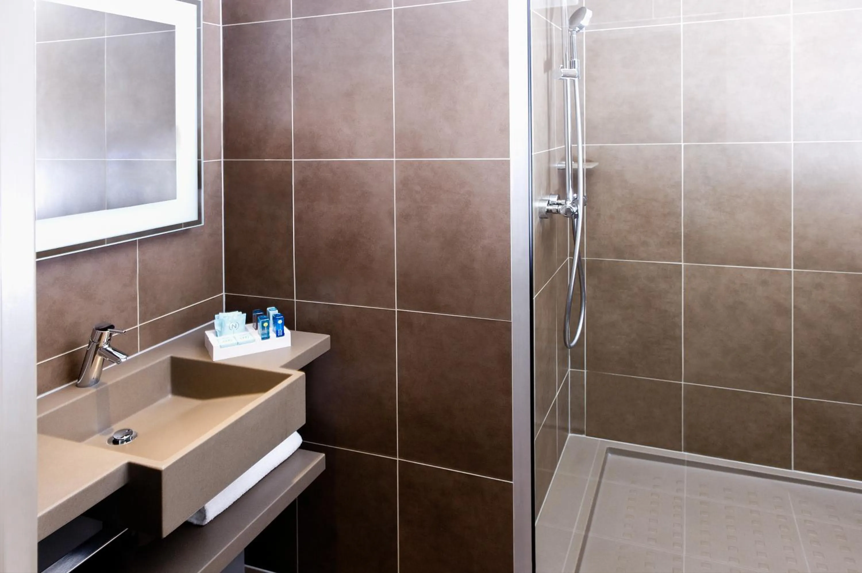 Shower in Novotel Roissy Saint Witz