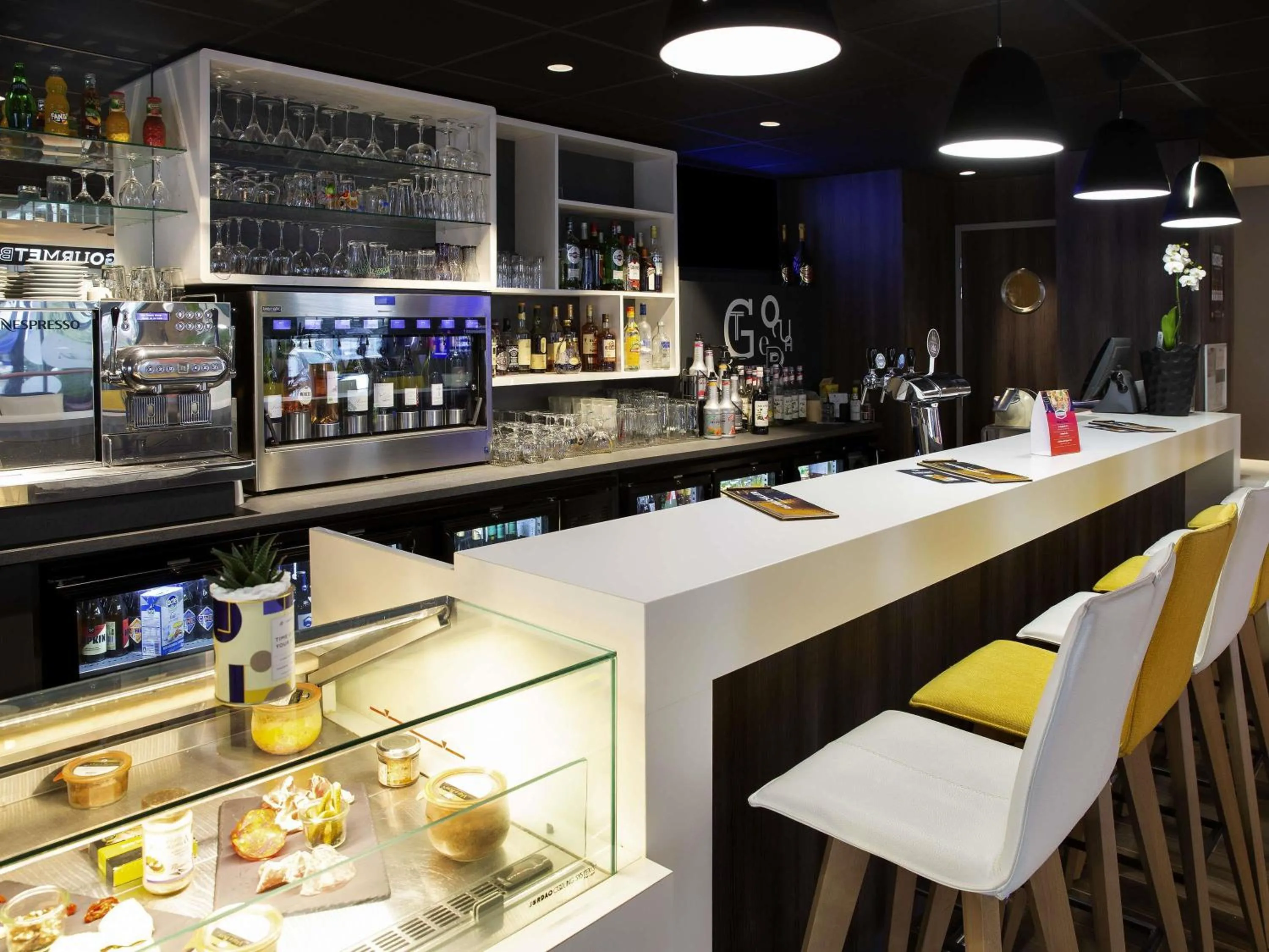 Lounge or bar in Novotel Roissy Saint Witz