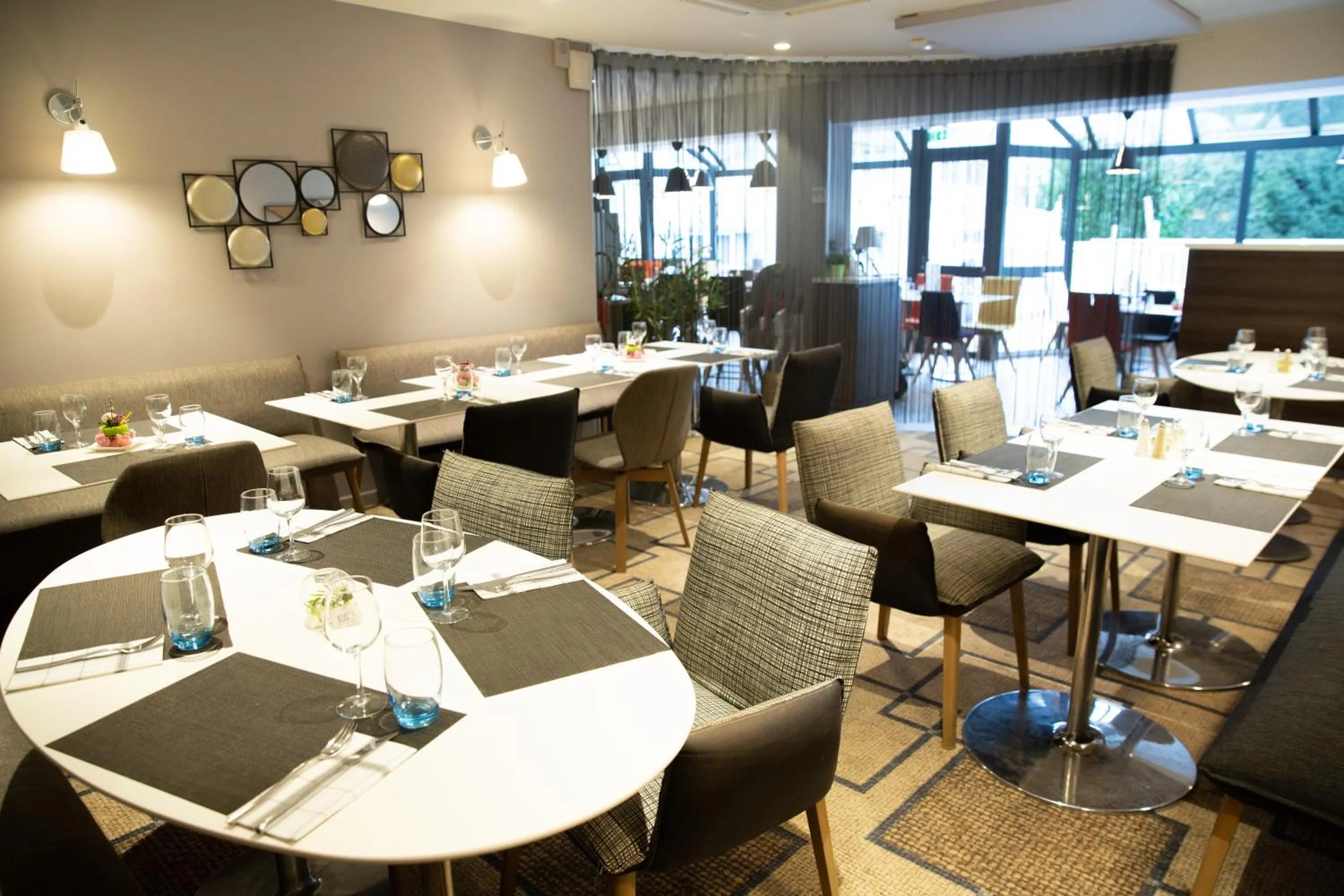 Restaurant/places to eat in Novotel Roissy Saint Witz