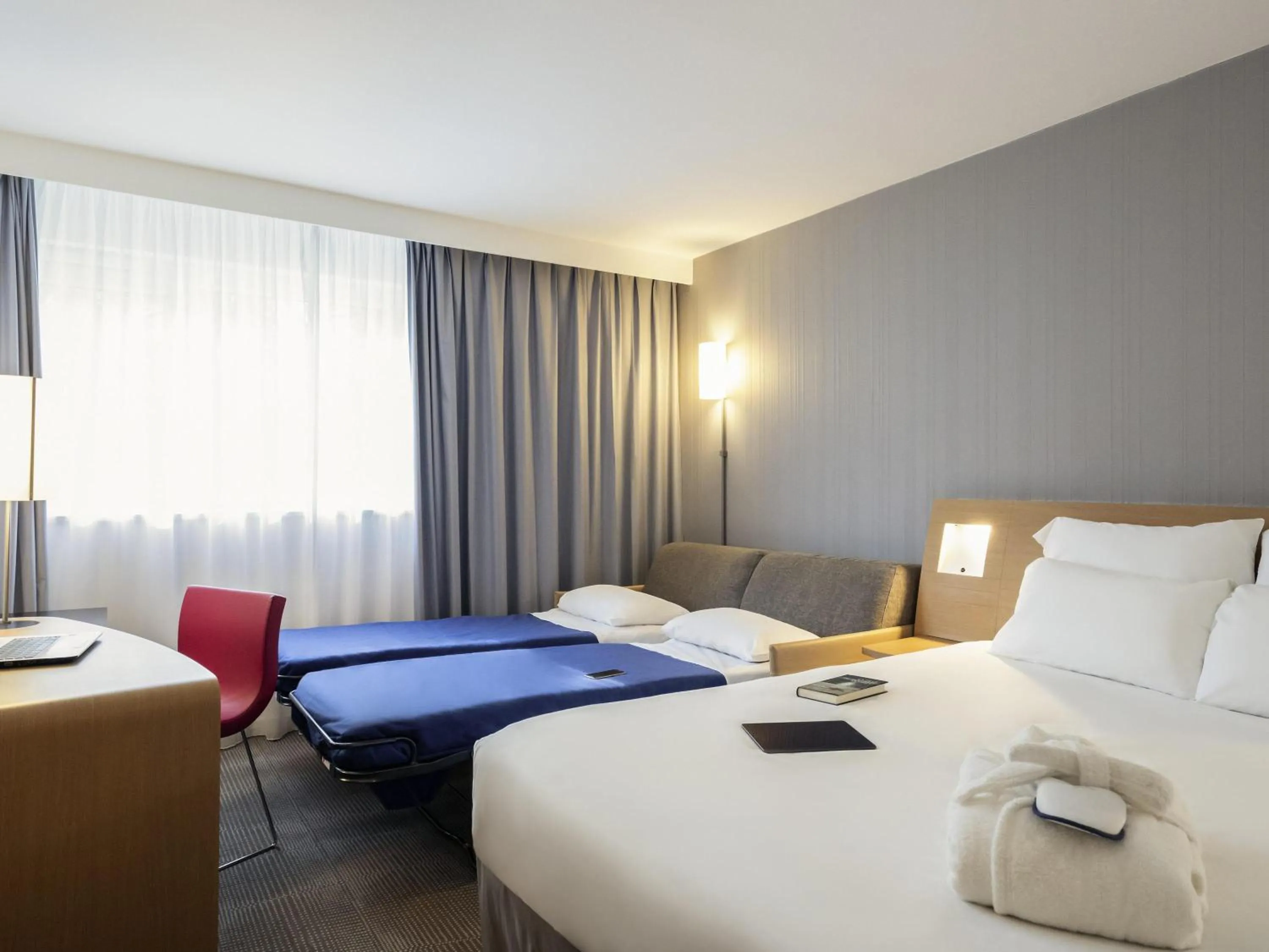 Bedroom, Bed in Novotel Roissy Saint Witz